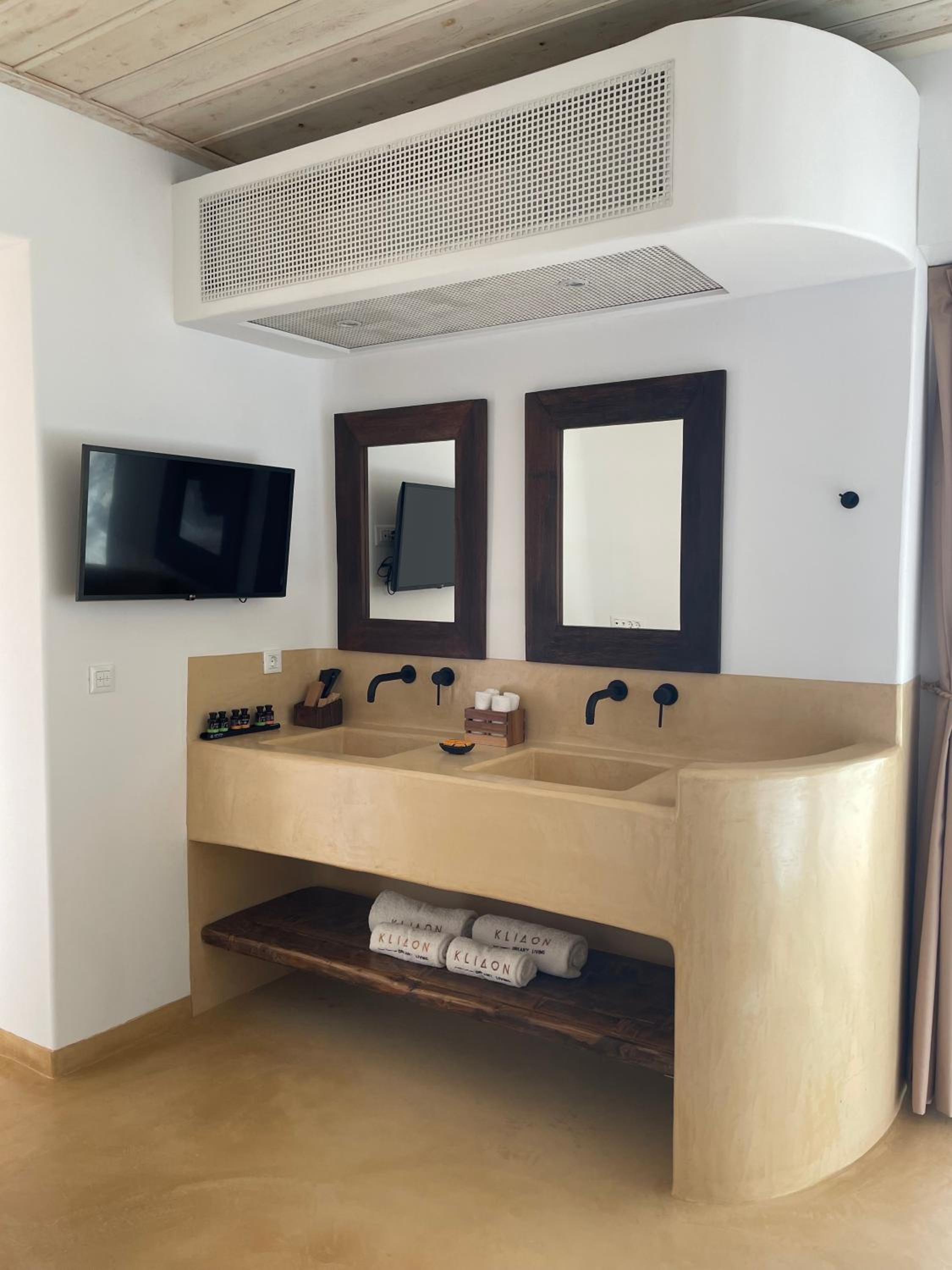 Superior Suite with Sea View - Photo 4
