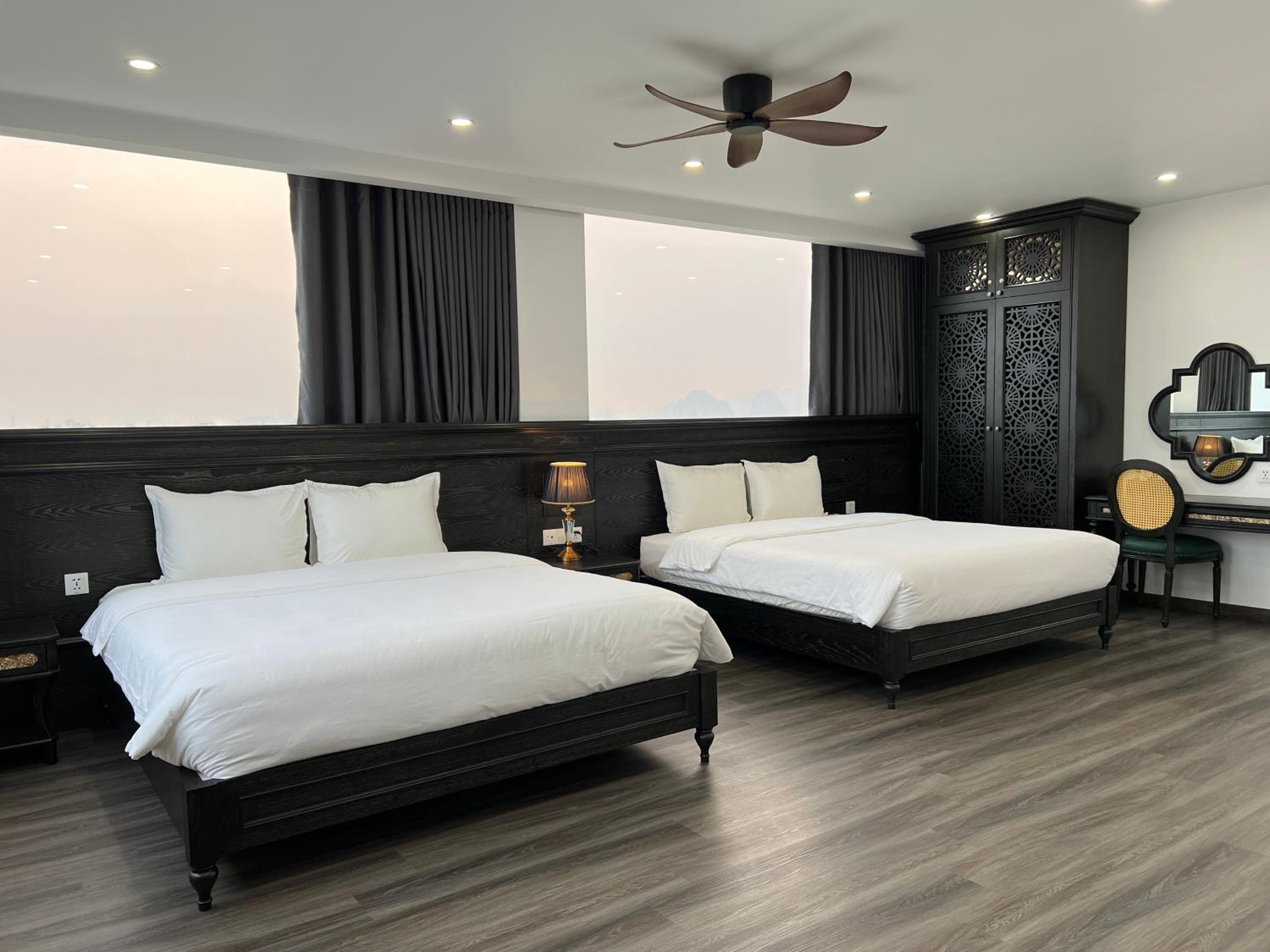 Deluxe King Suite - Photo 1