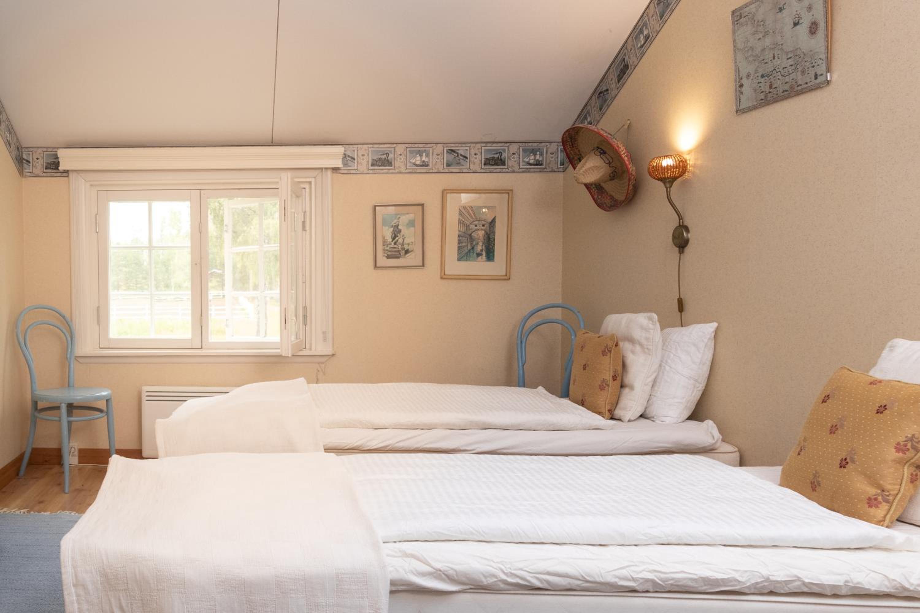 Double or Twin Room with Shared Bathroom photo 3