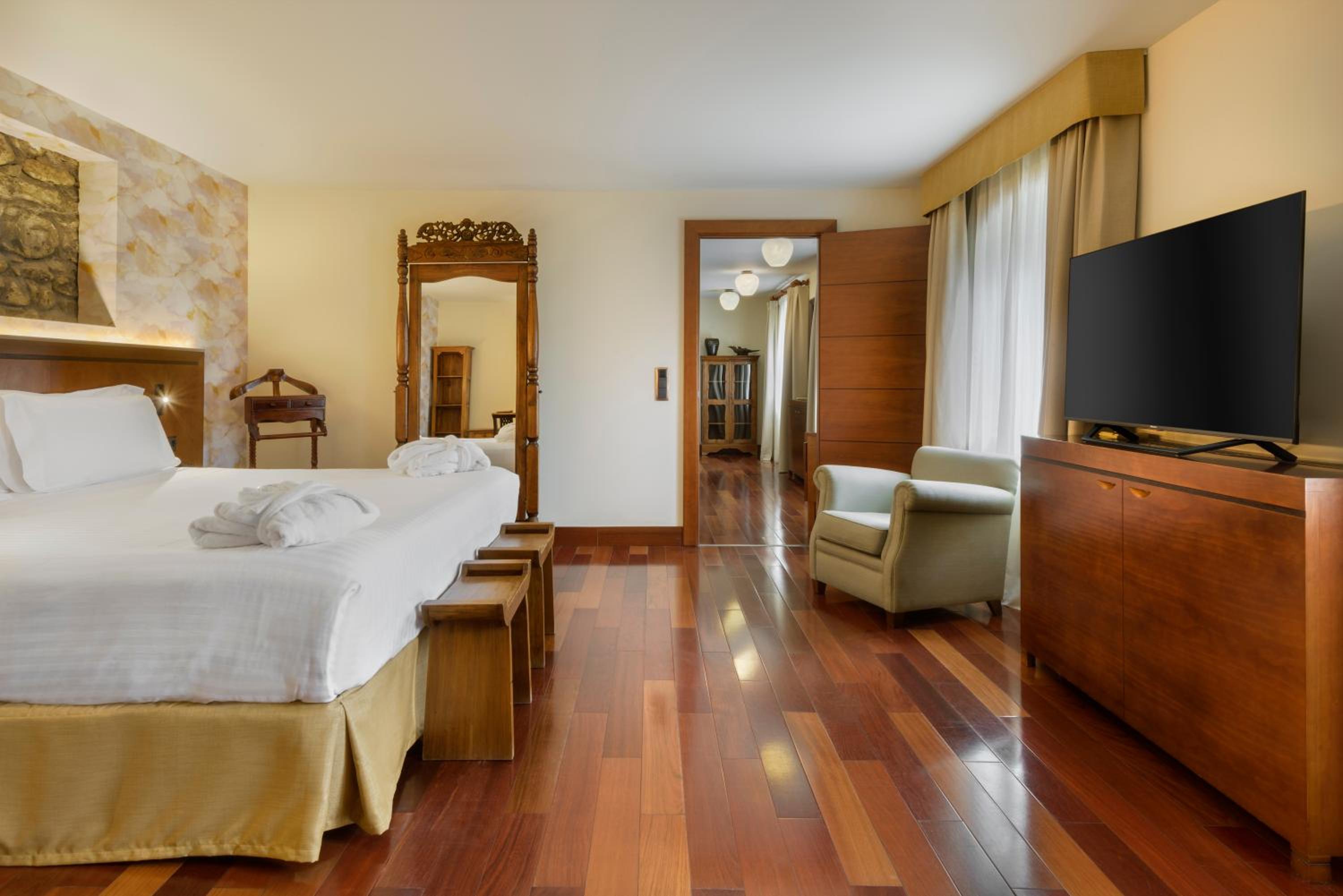 Junior Suite - Photo 1