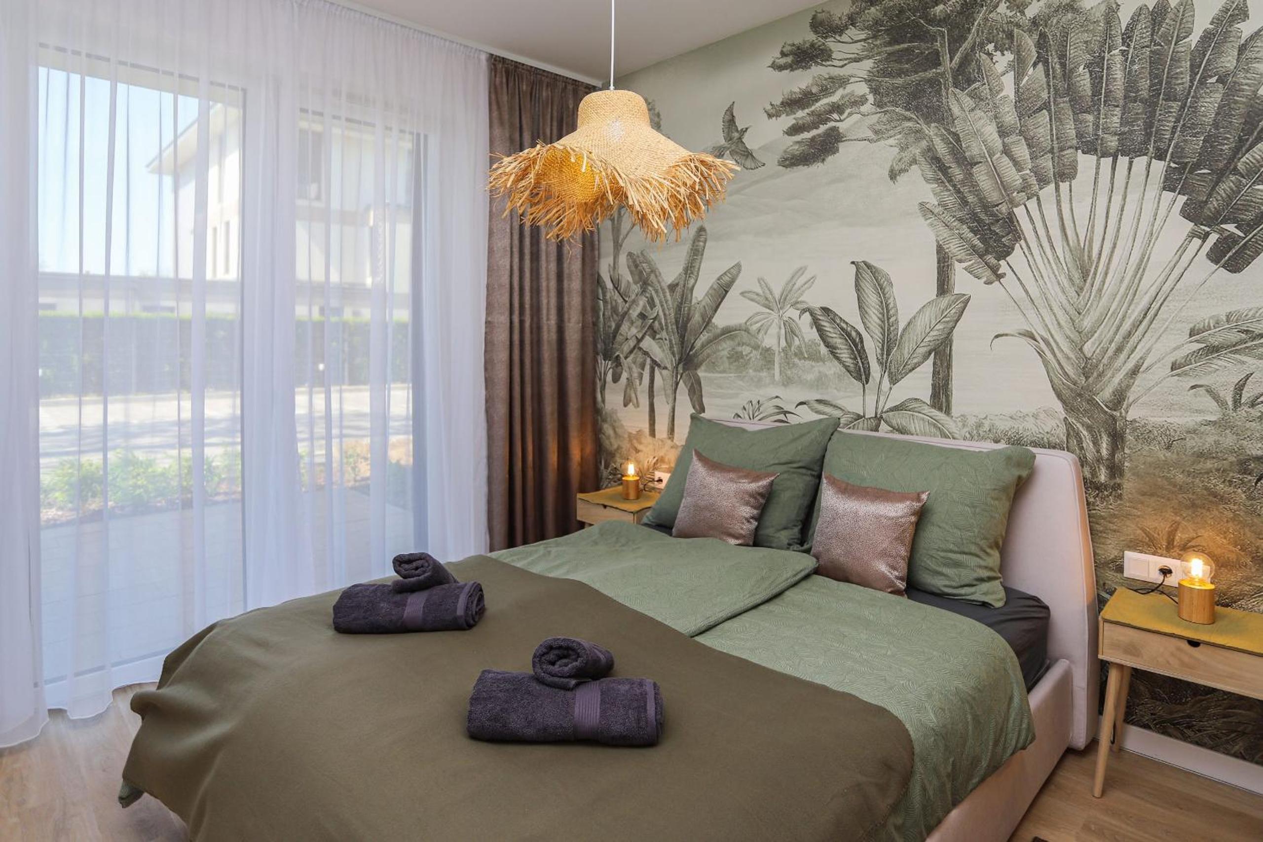 One-Bedroom Apartment with Lake View photo 1