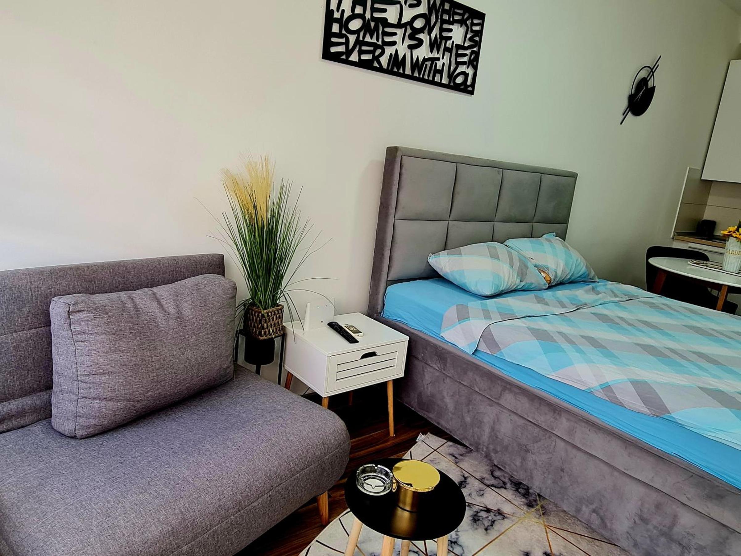 One-Bedroom Apartment photo 1