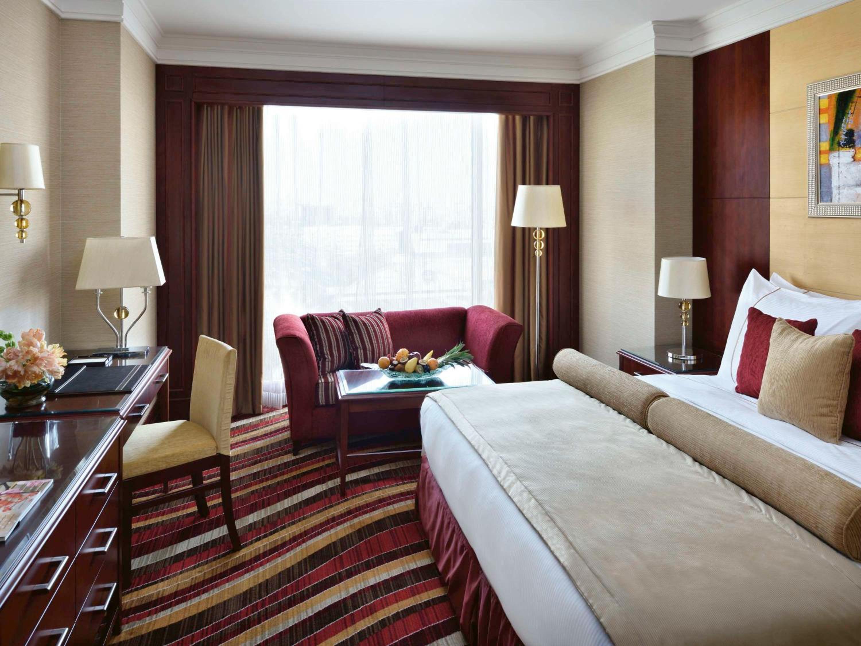 Superior King Room thumbnail 5
