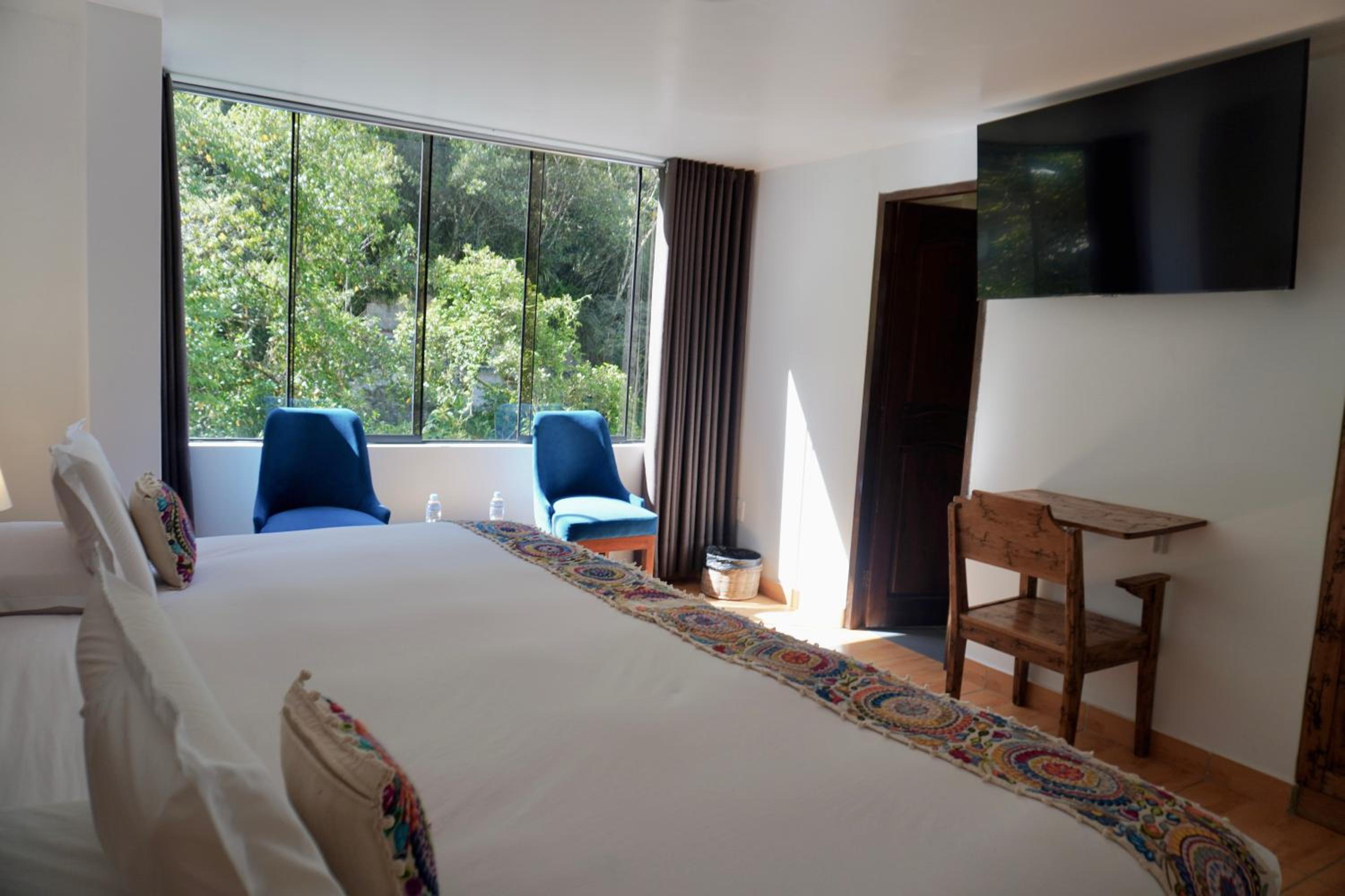 Superior King Room - Photo 5