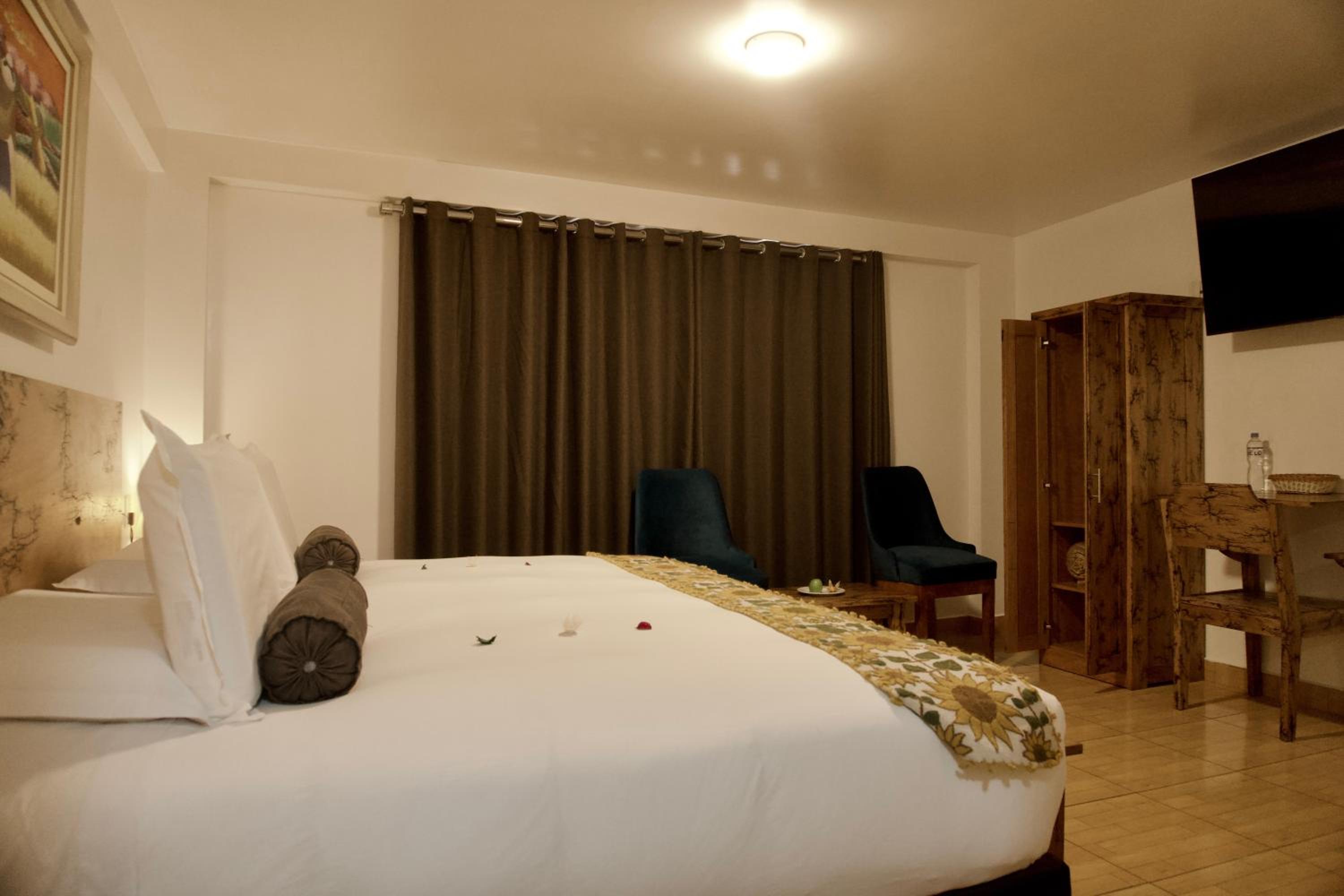 Superior King Room - Photo 7