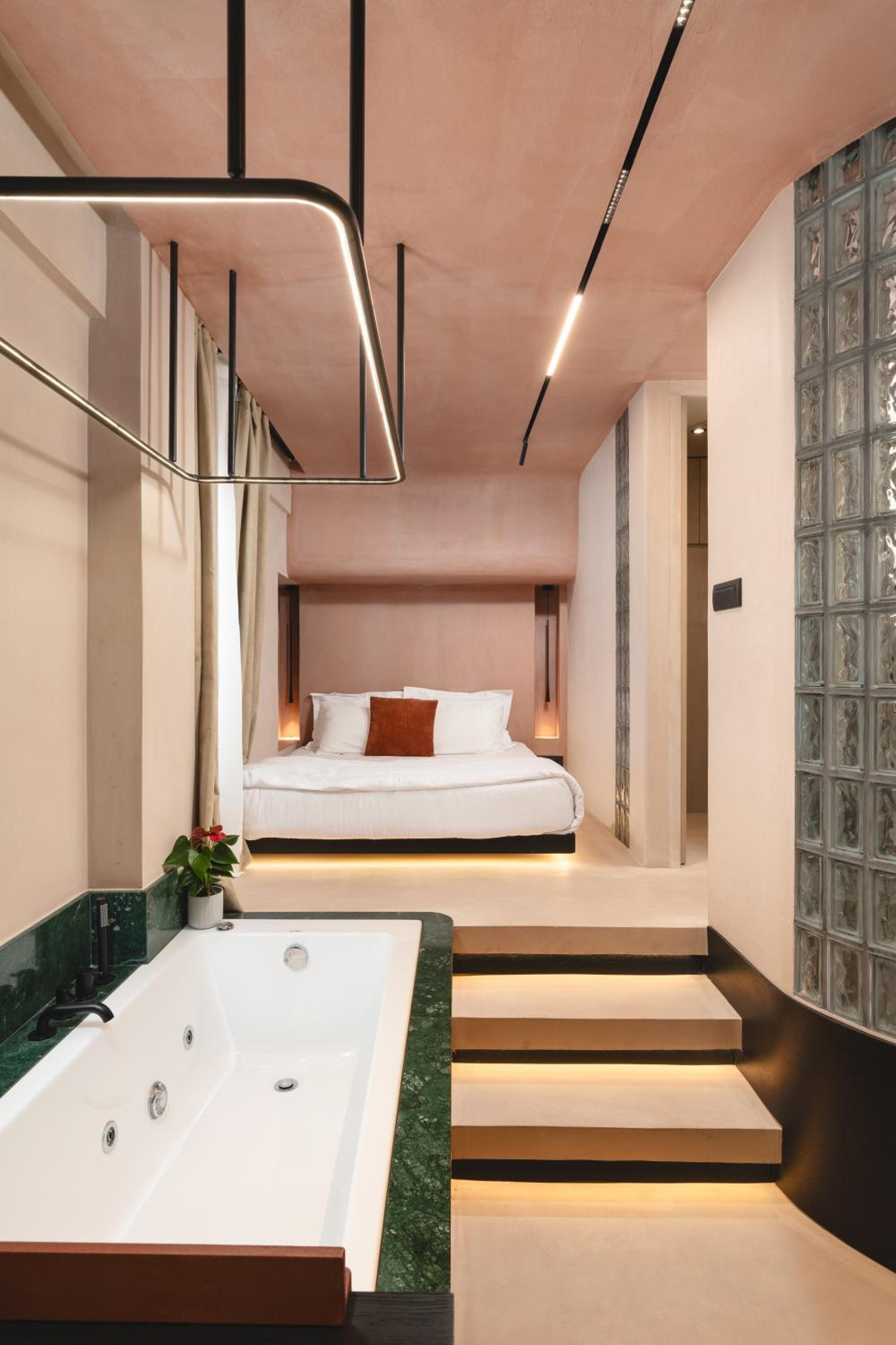 Studio with Spa Bath