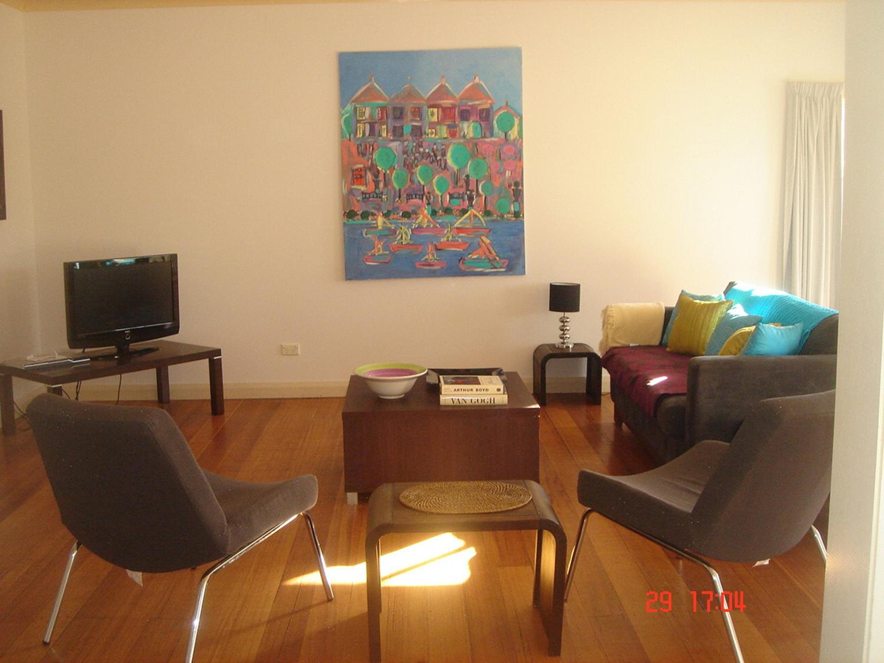 Five-Bedroom House photo 1