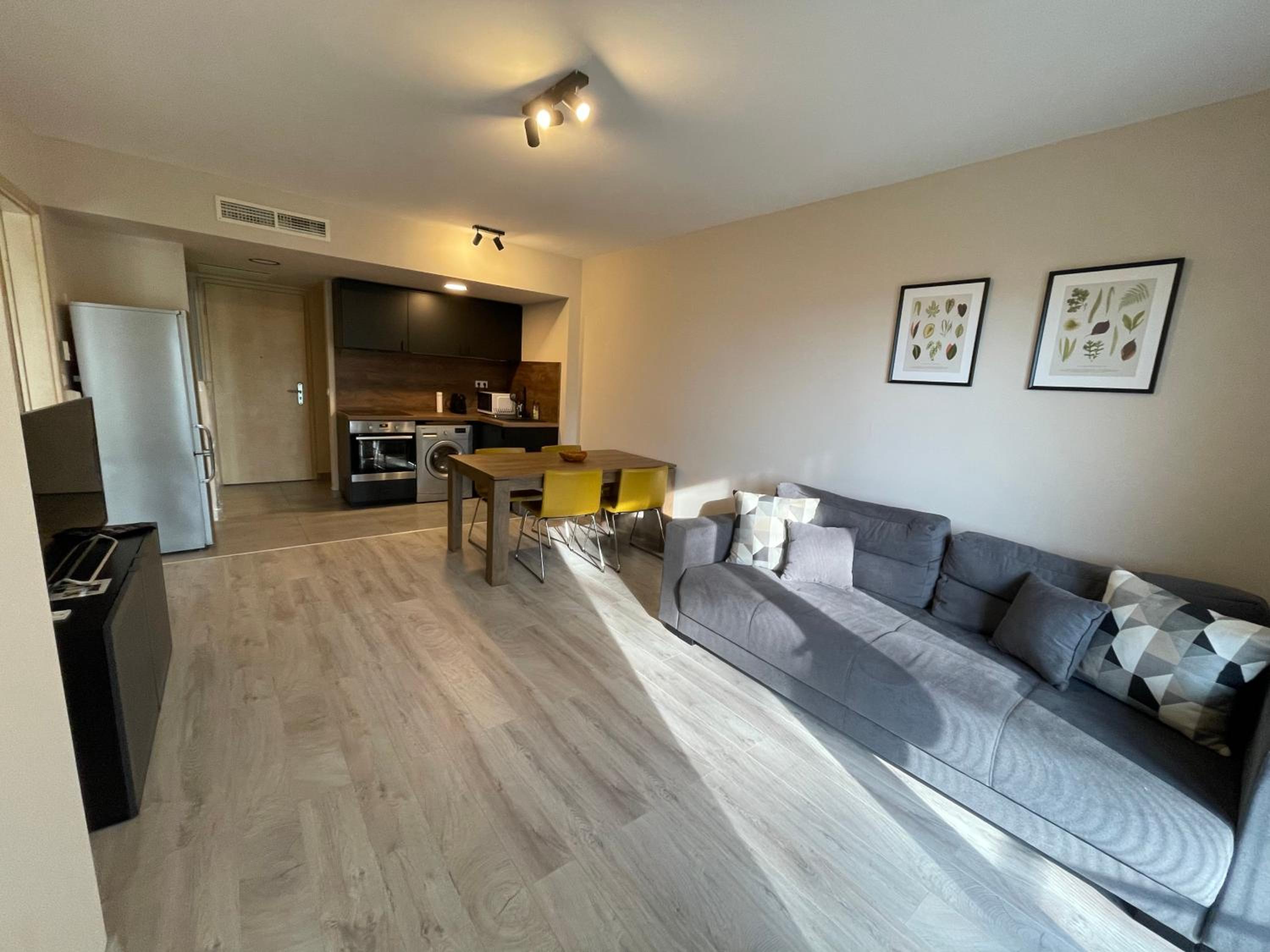 Family One-Bedroom Apartment with Lake View photo 2
