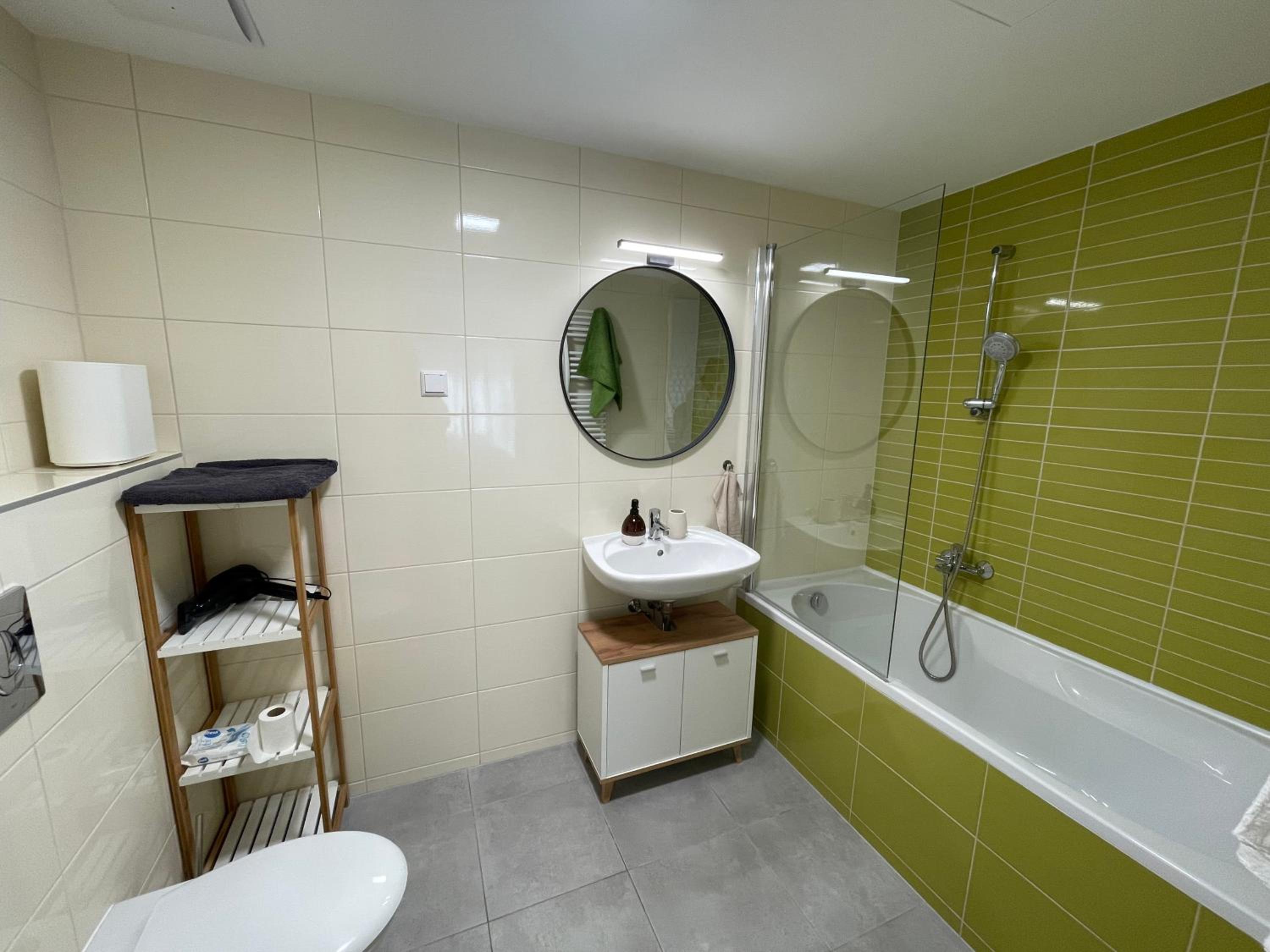 Family One-Bedroom Apartment with Lake View photo 3