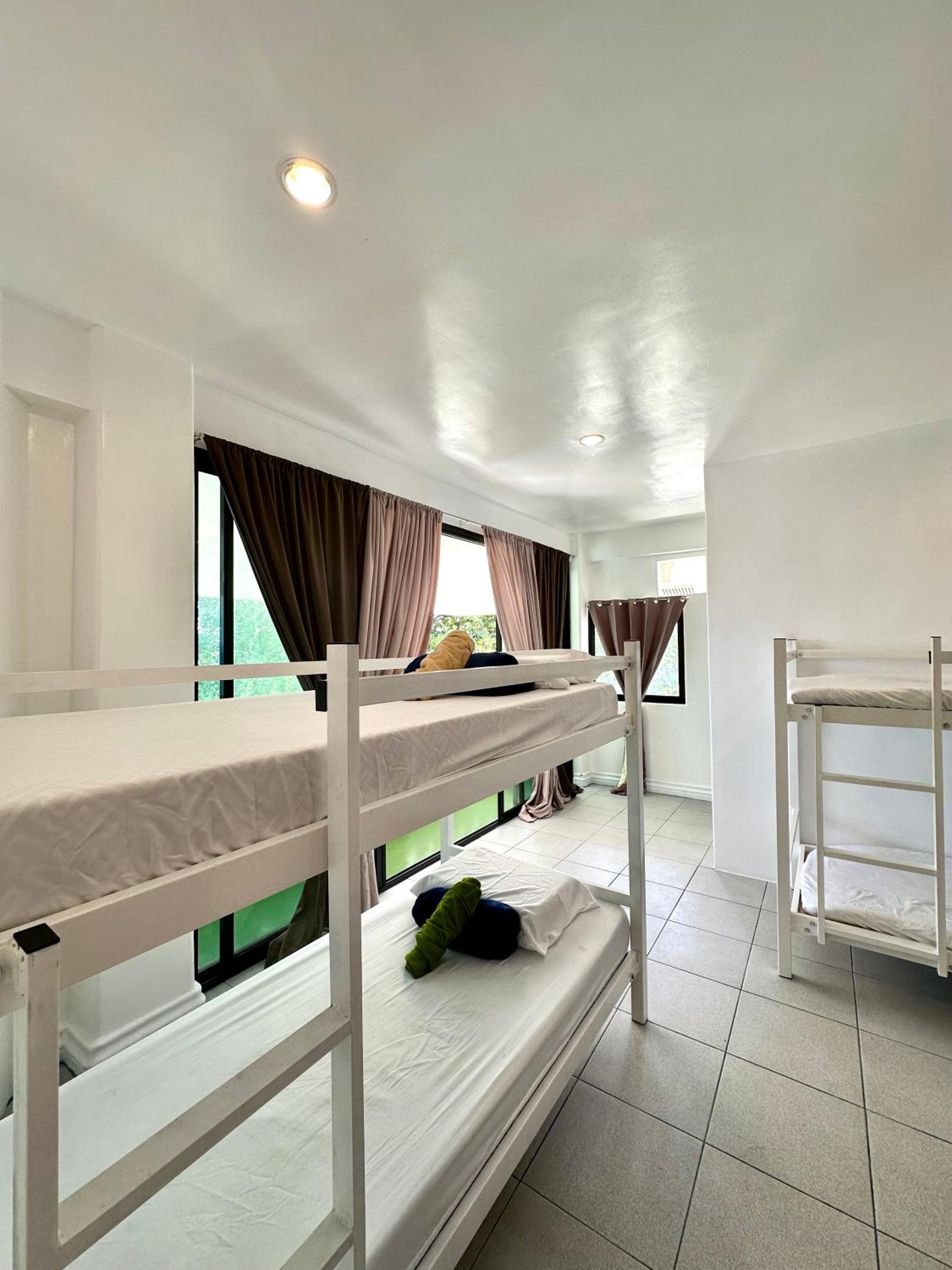 Family Room with Private Bathroom photo 2