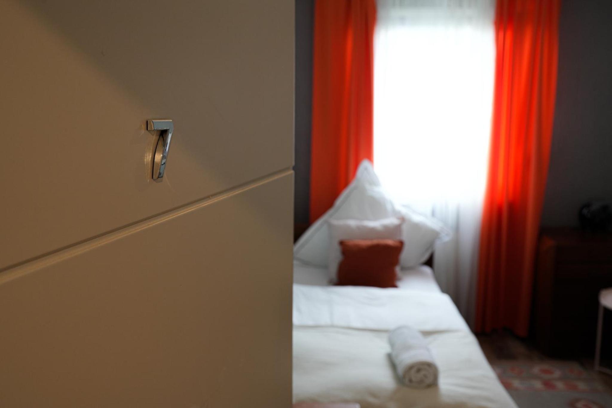 Single Room photo 2