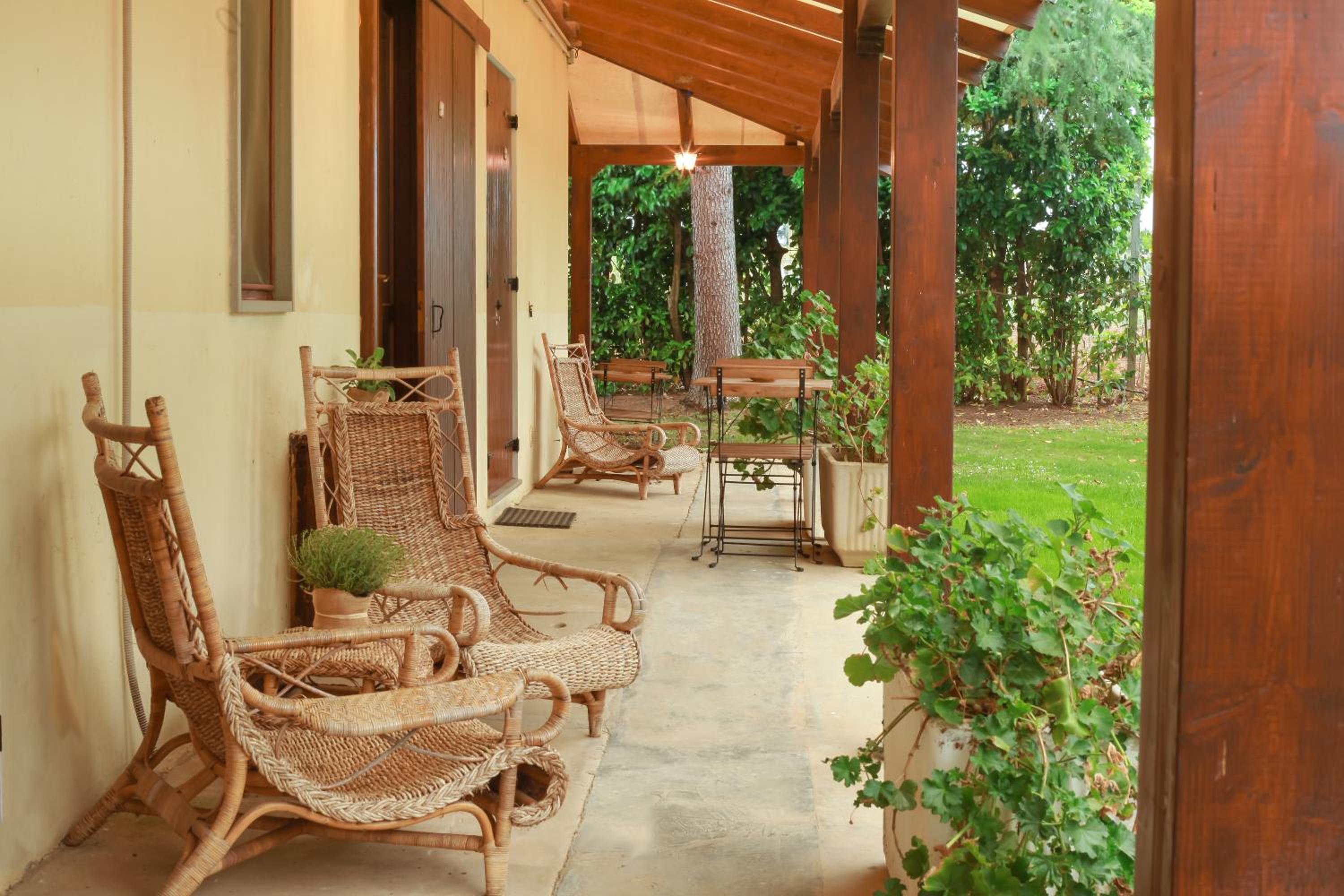 Double or Twin Room with Garden View - Photo 6