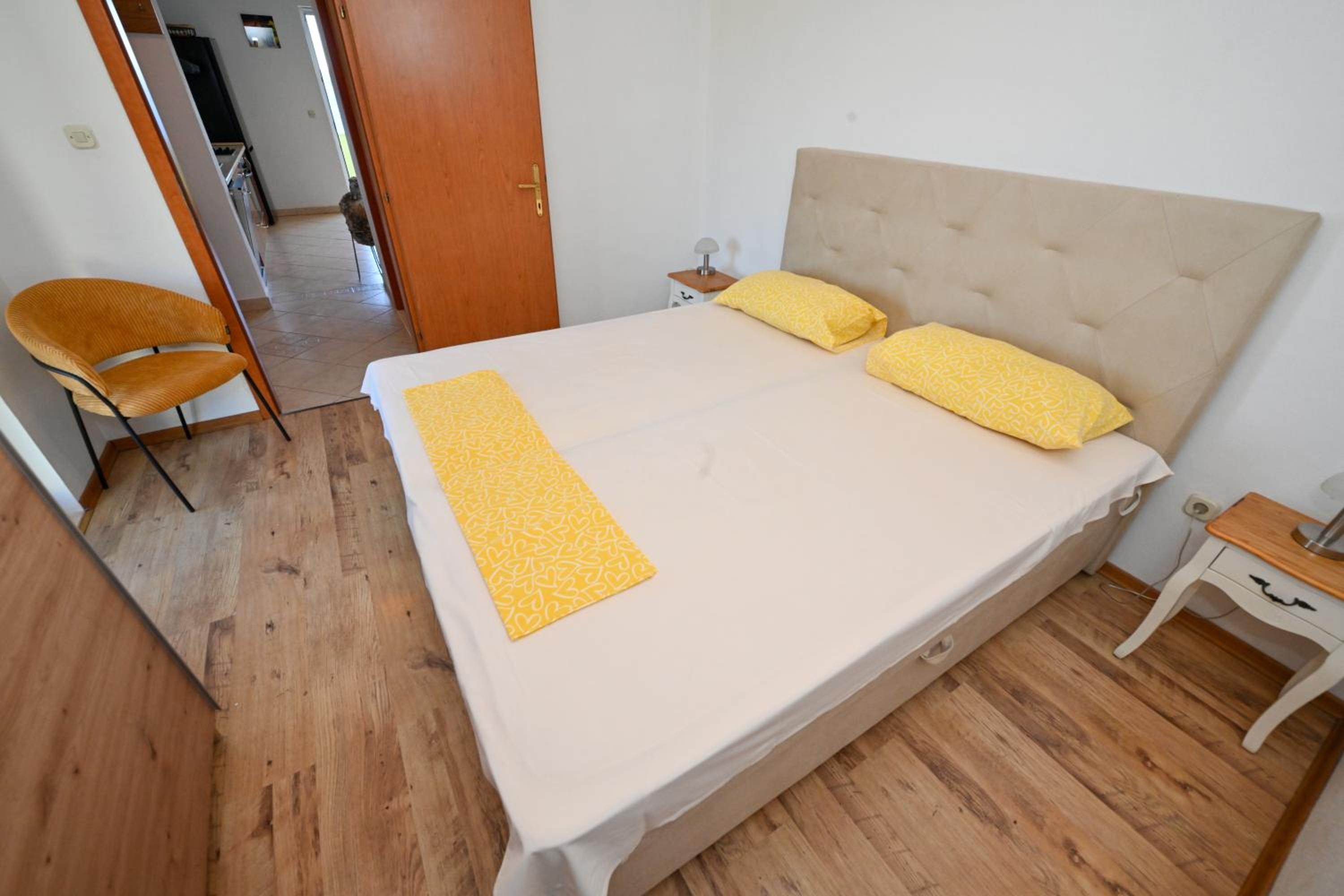 One-Bedroom Apartment photo 1