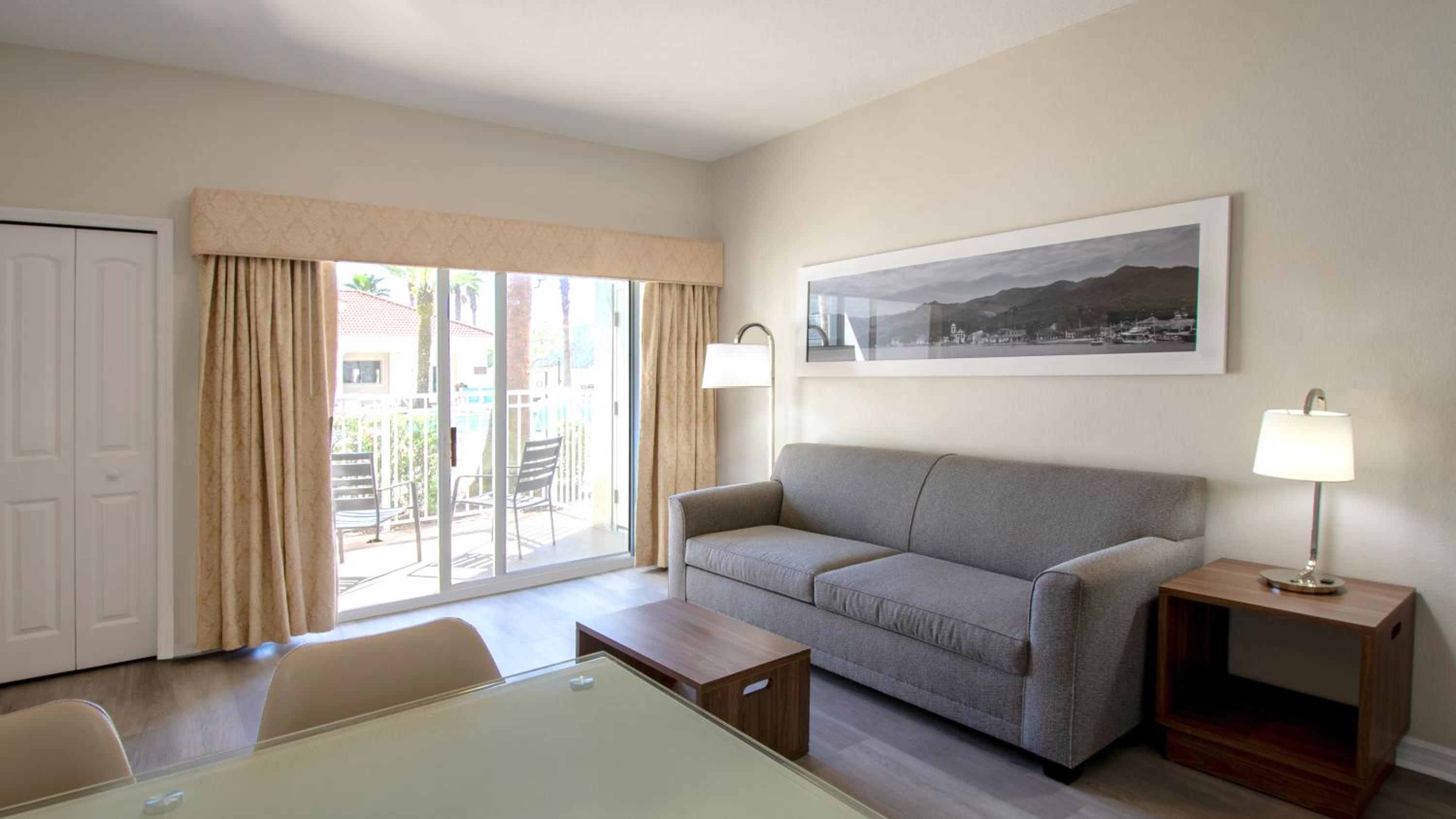 Deluxe One-Bedroom Suite with Spa Bath