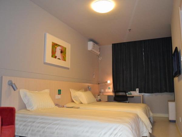 Standard Twin Room B