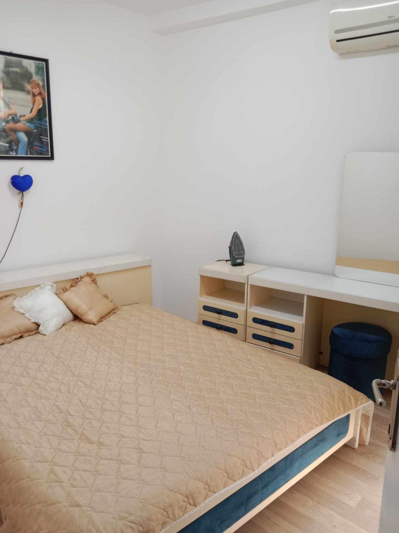 One-Bedroom Apartment photo 1