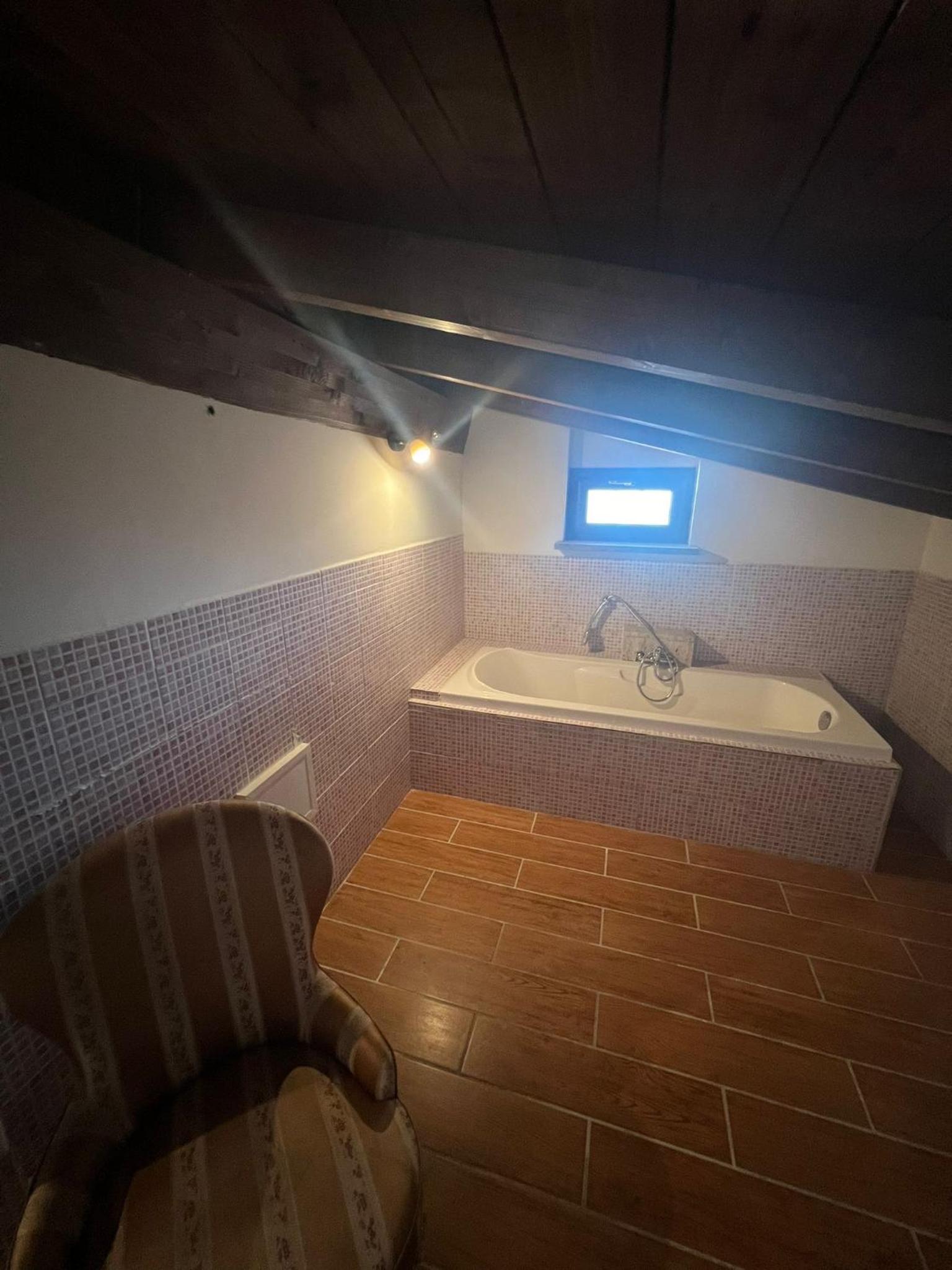 Double Room with Private Bathroom photo 3