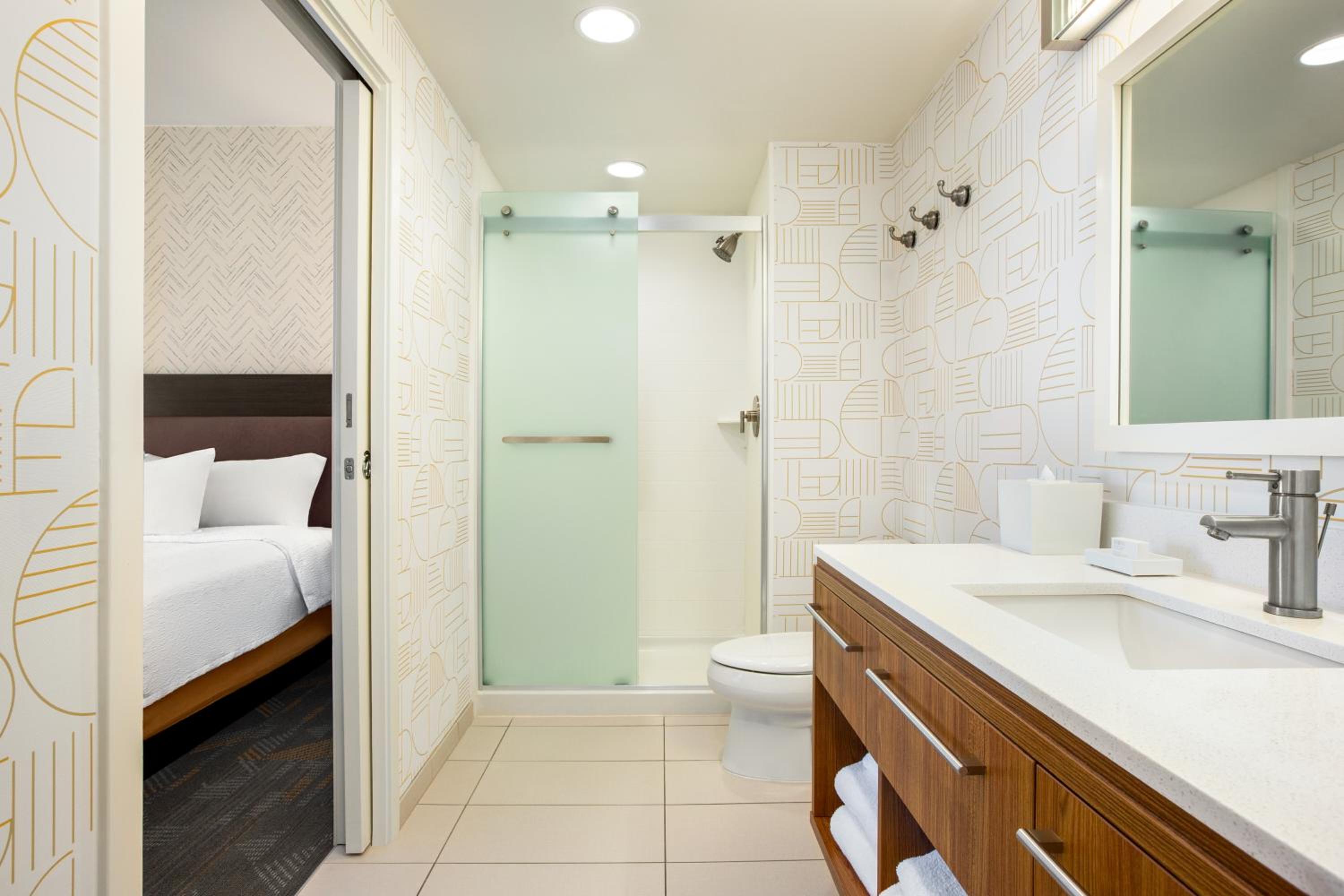 One-Bedroom King Suite - Non-Smoking photo 3