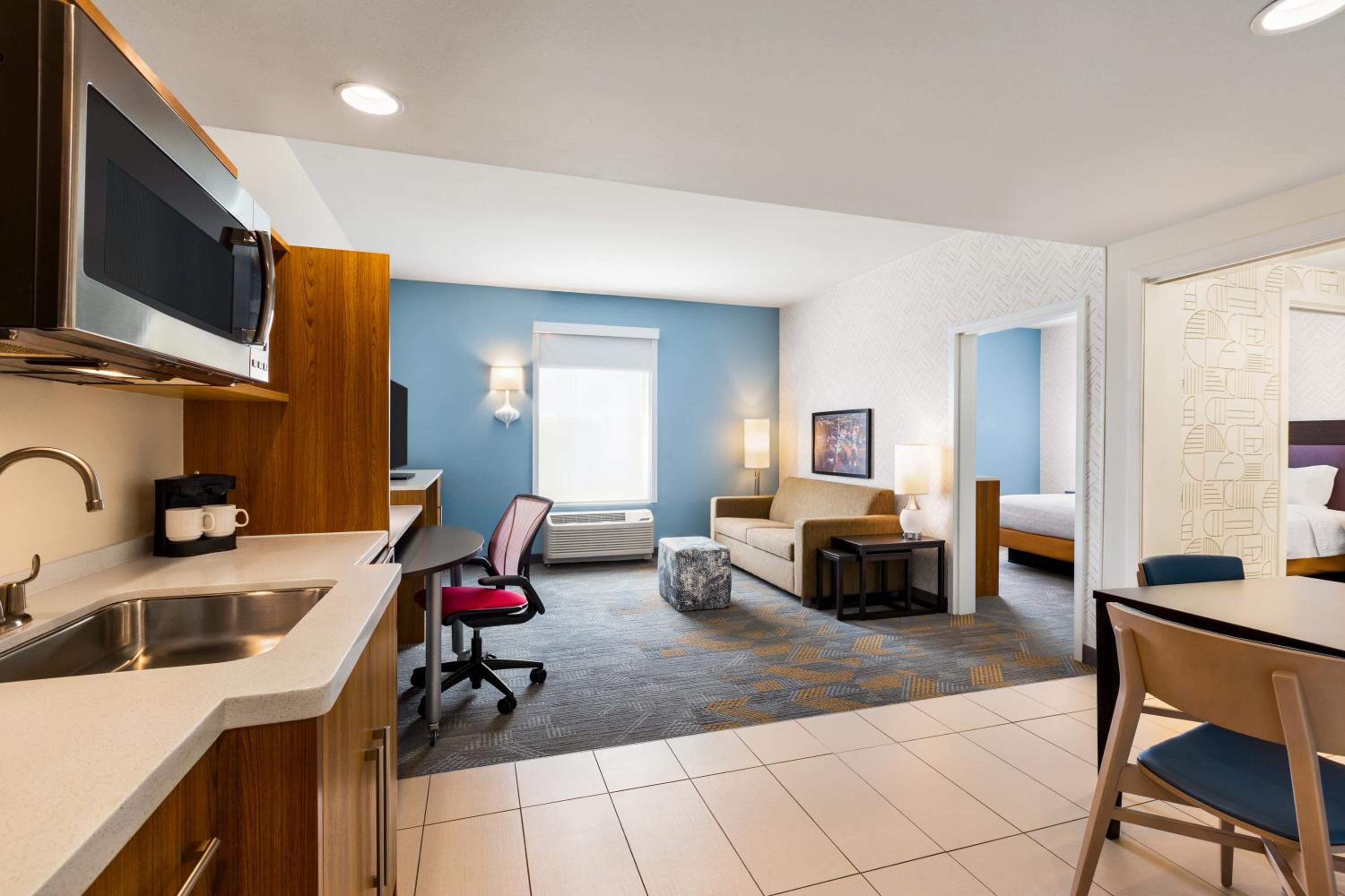 One-Bedroom King Suite - Non-Smoking photo 2