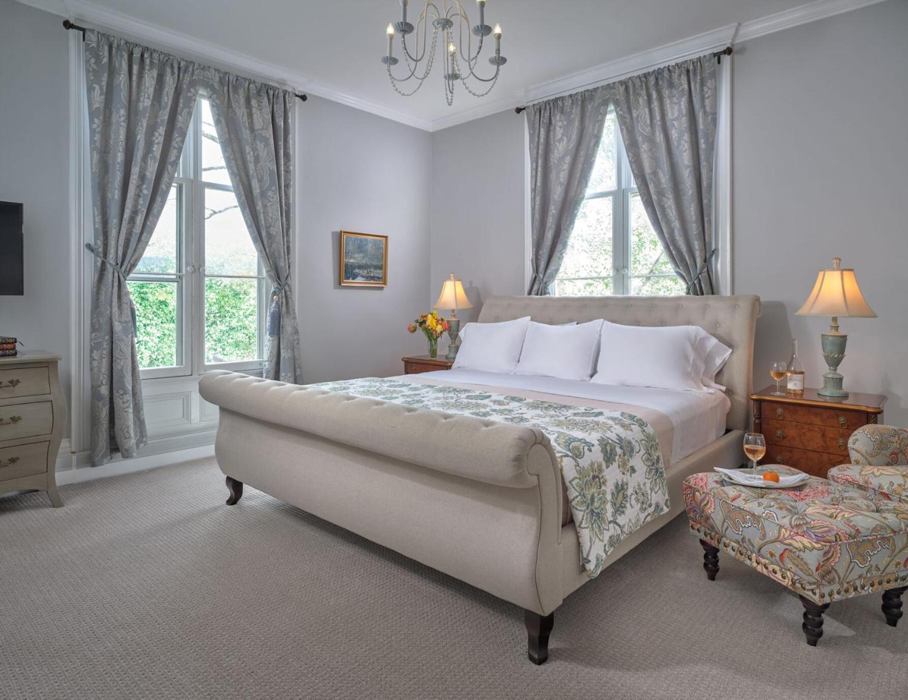 Deluxe King Suite