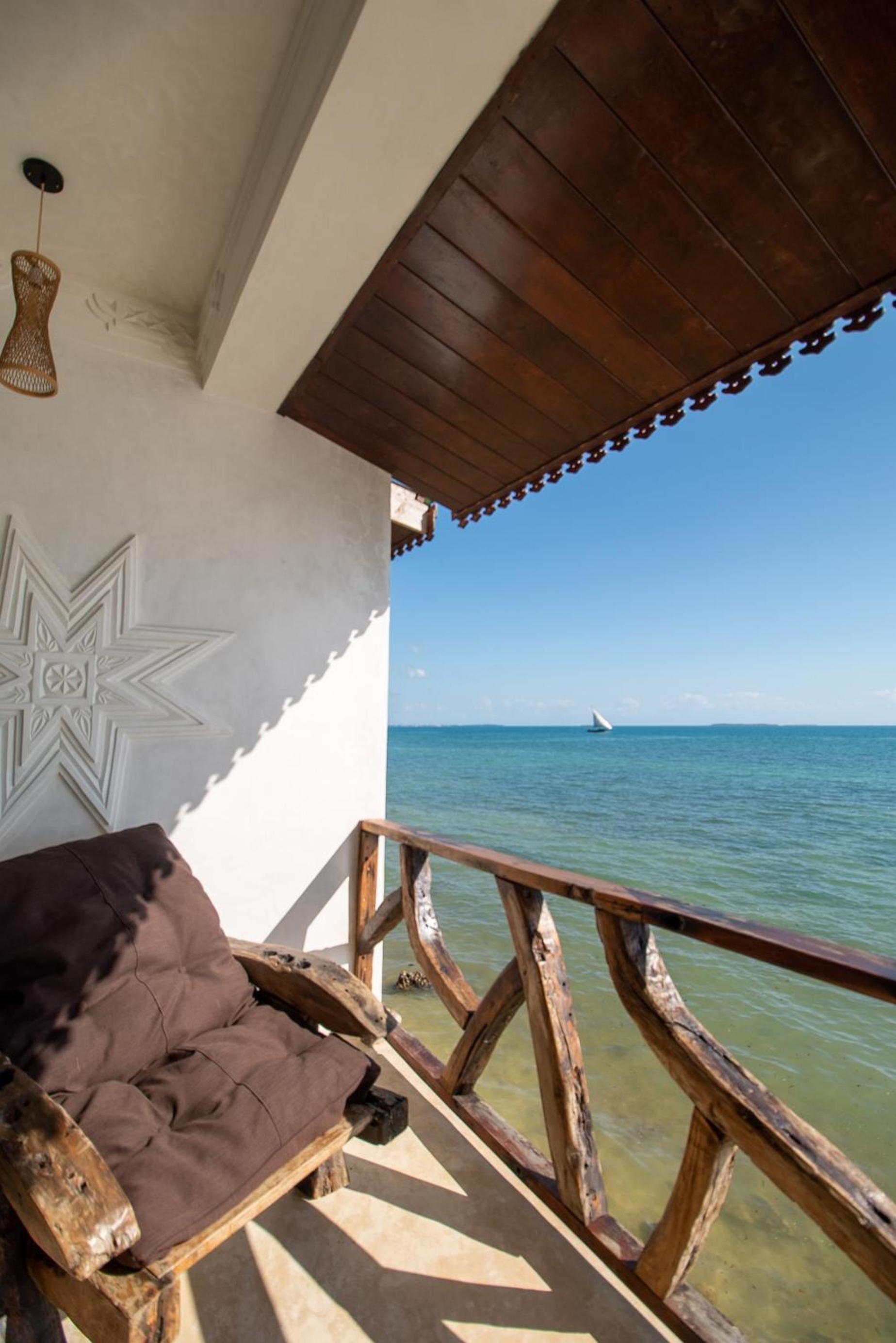 Executive Double Ocean Front  - Photo 2