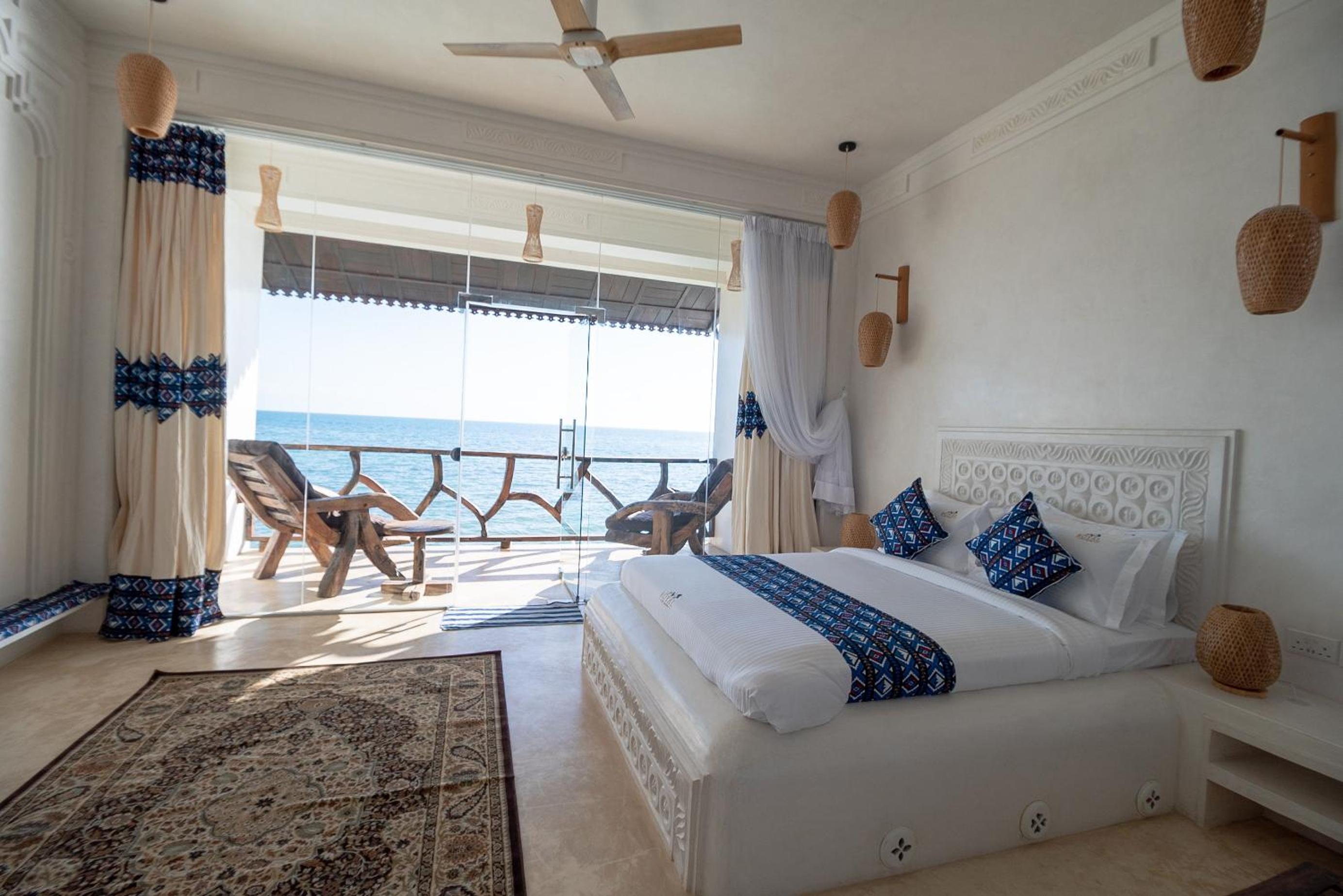 Executive Double Ocean Front  - Photo 1