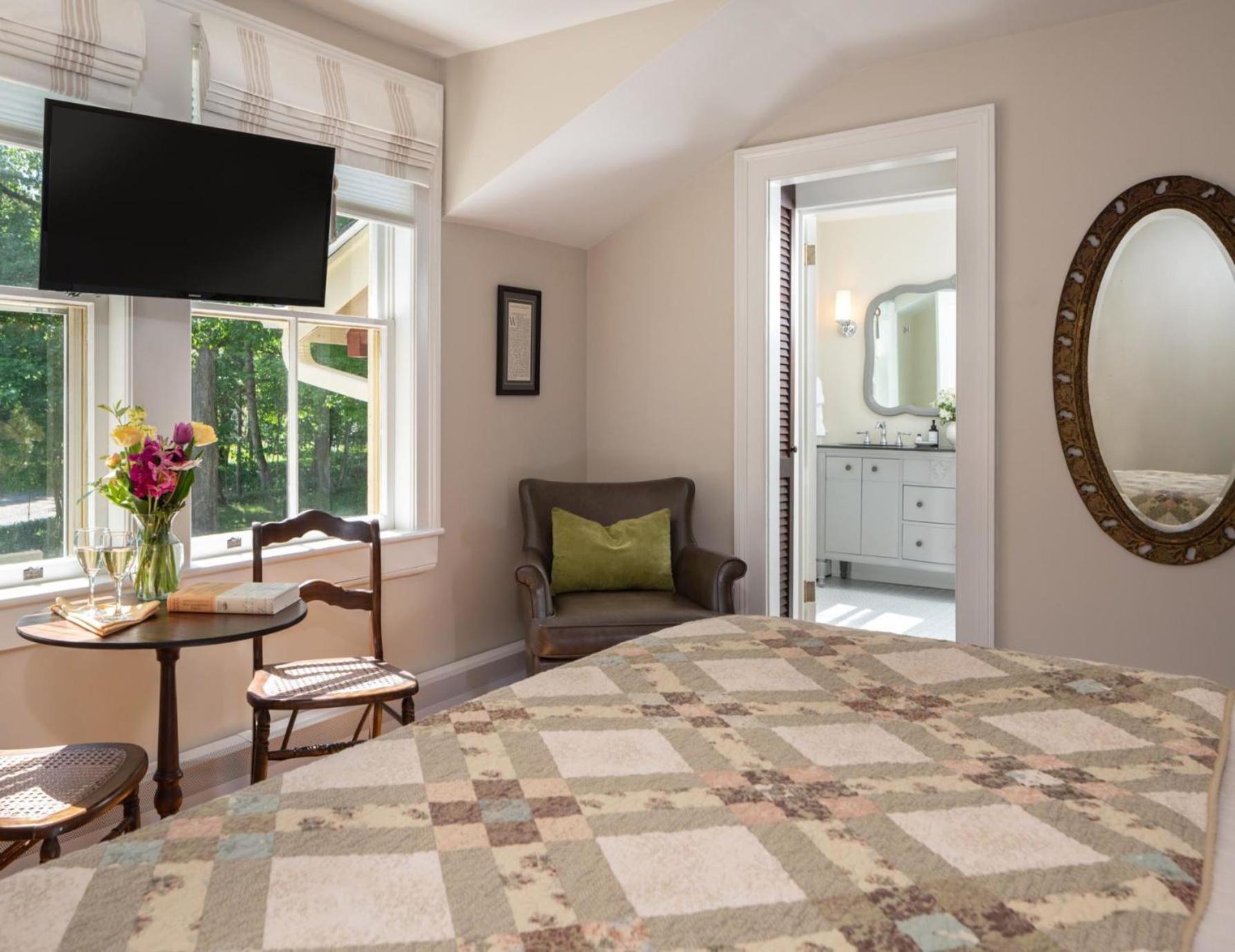 Deluxe King Room photo 3