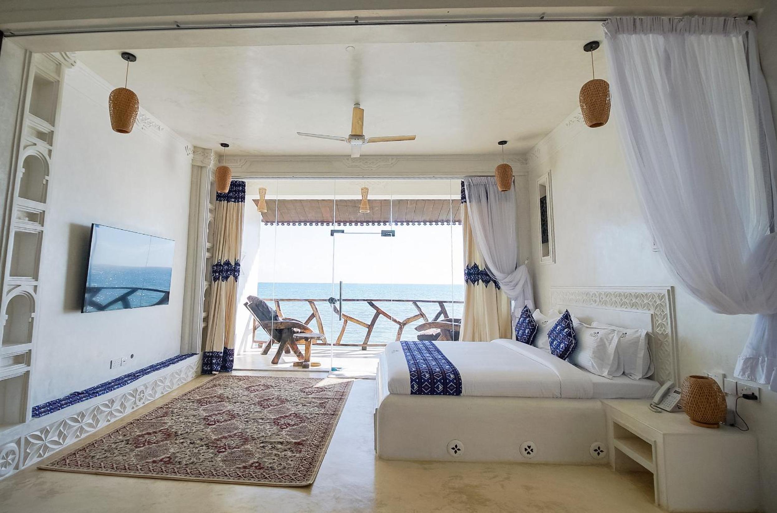 Superior Deluxe Ocean Front - Photo 8