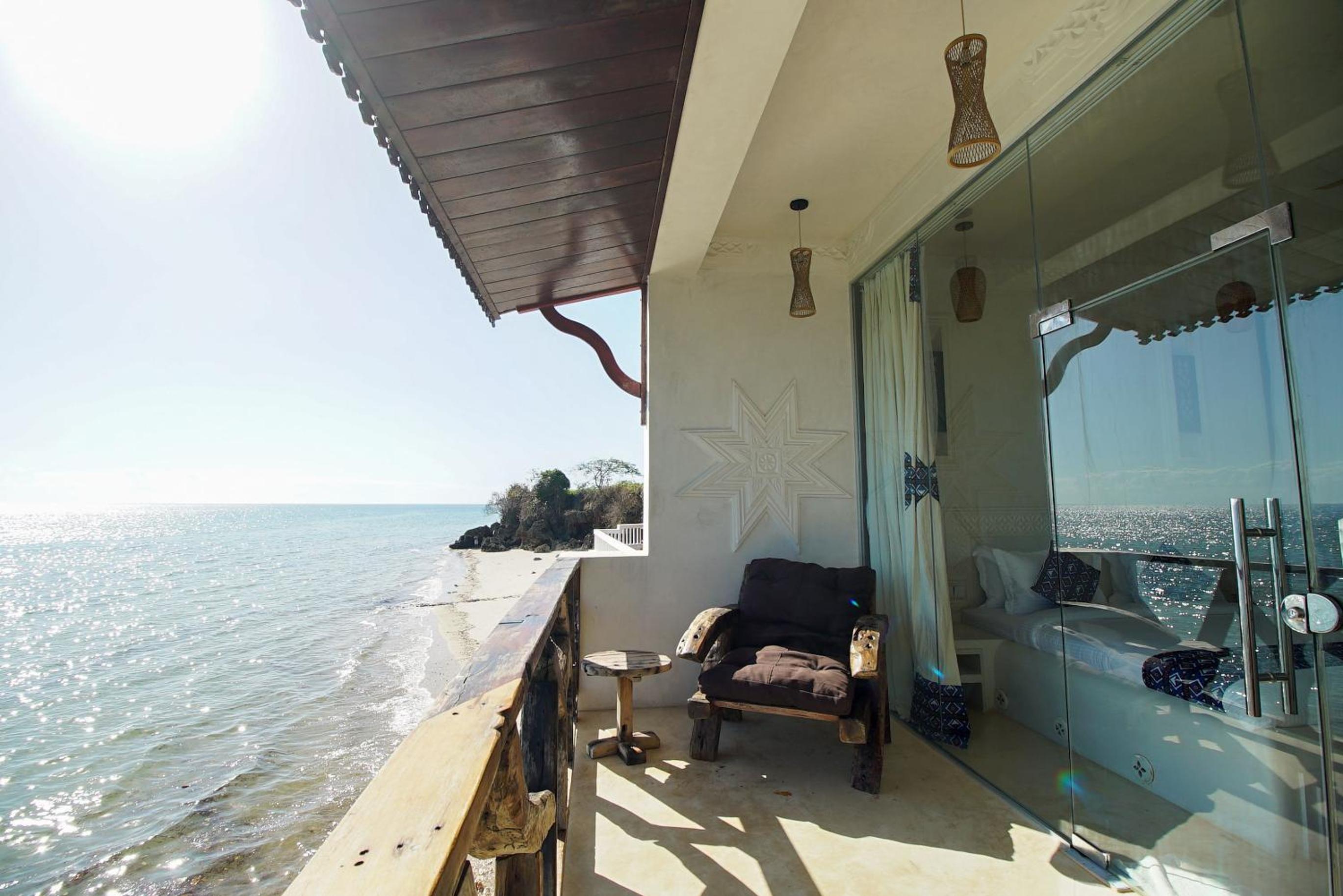 Superior Deluxe Ocean Front - Photo 4