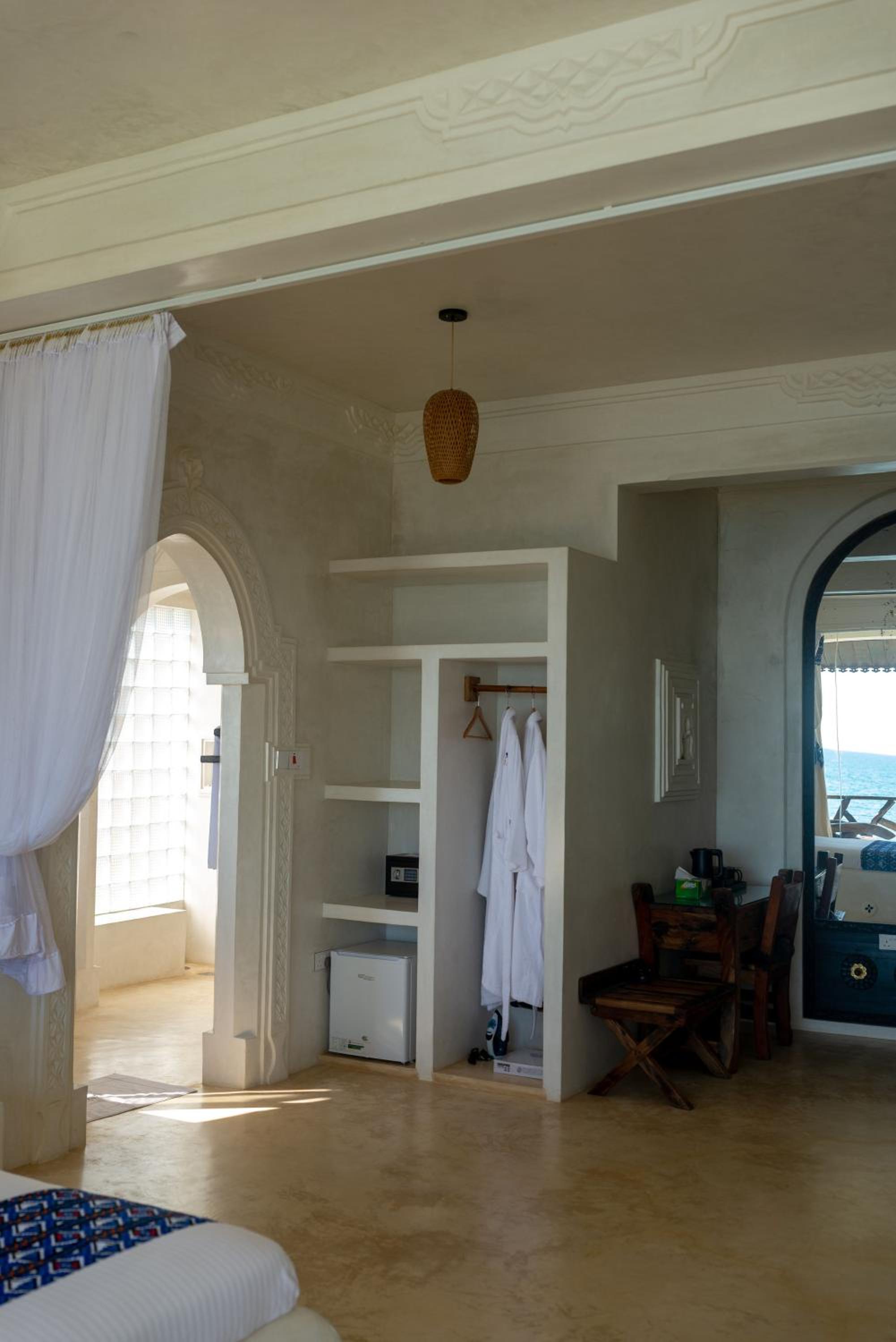 Superior Deluxe Ocean Front - Photo 9