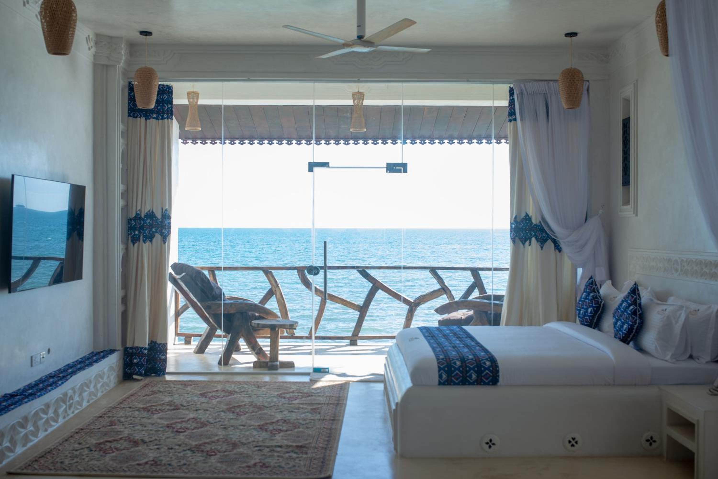 Superior Deluxe Ocean Front - Photo 1