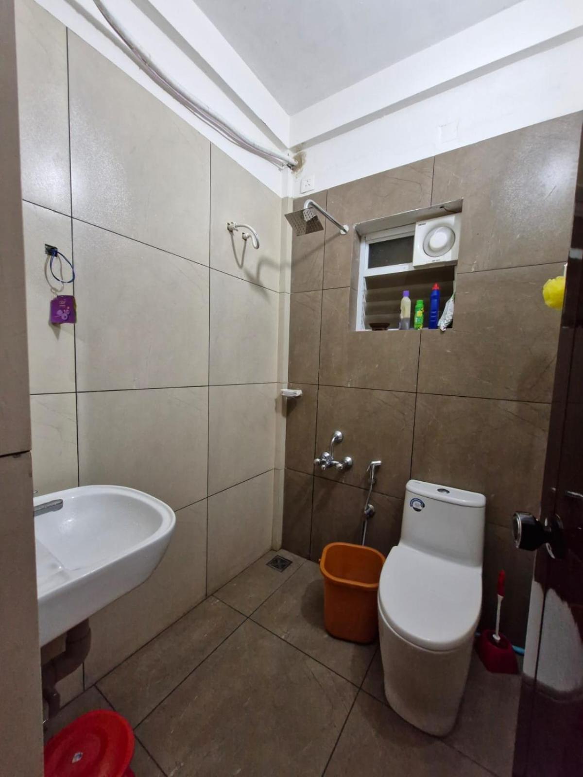 6-Bed Female Dormitory Room photo 2