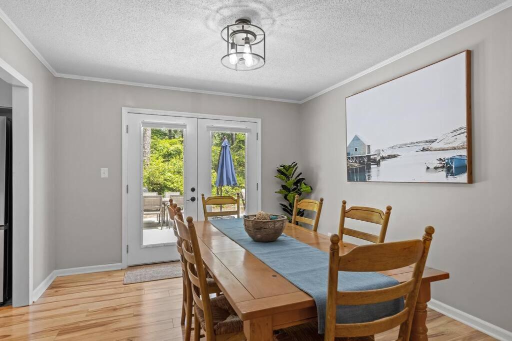 Three-Bedroom House photo 3