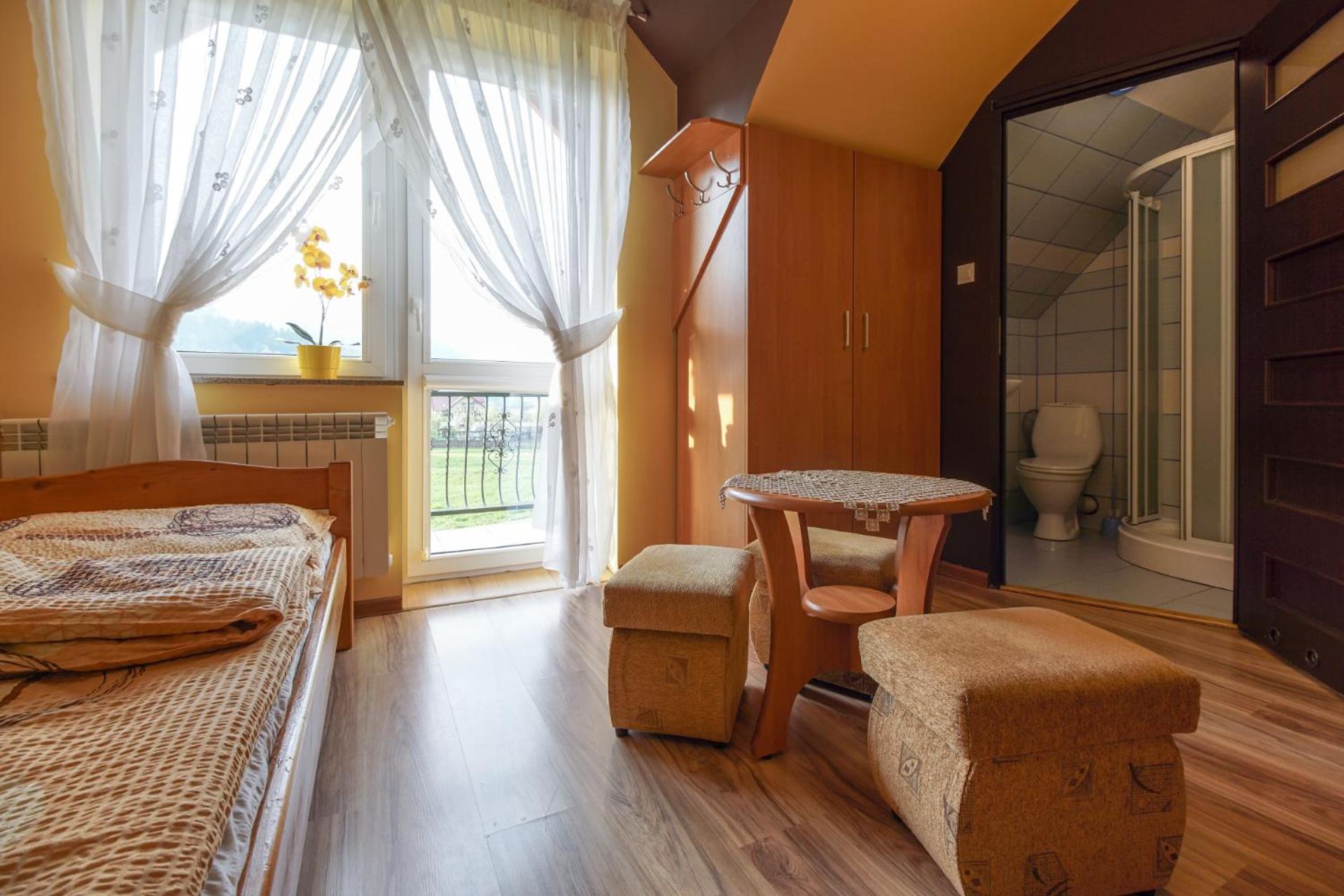 Quadruple Room with Private Bathroom photo 3