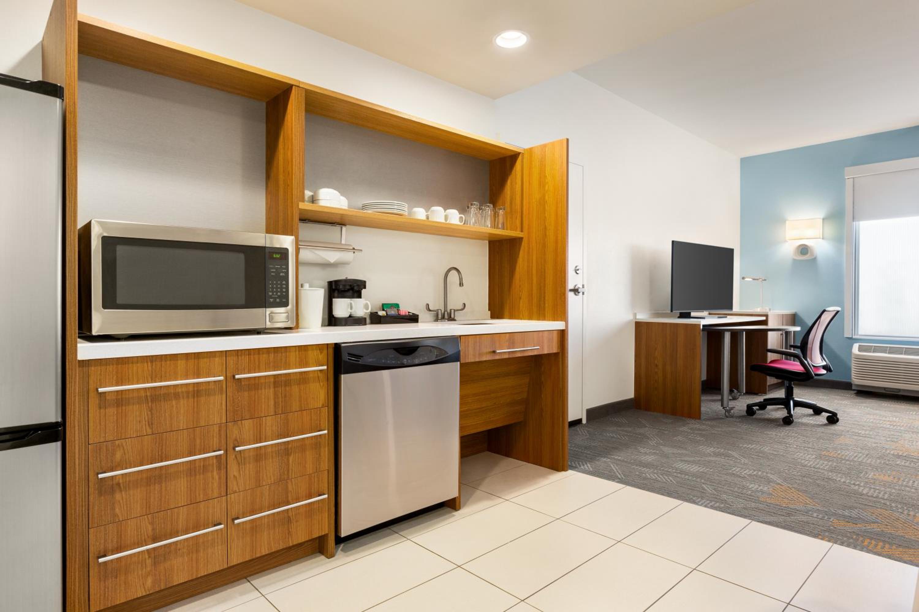 King Suite - Mobility Access/Non-Smoking photo 2