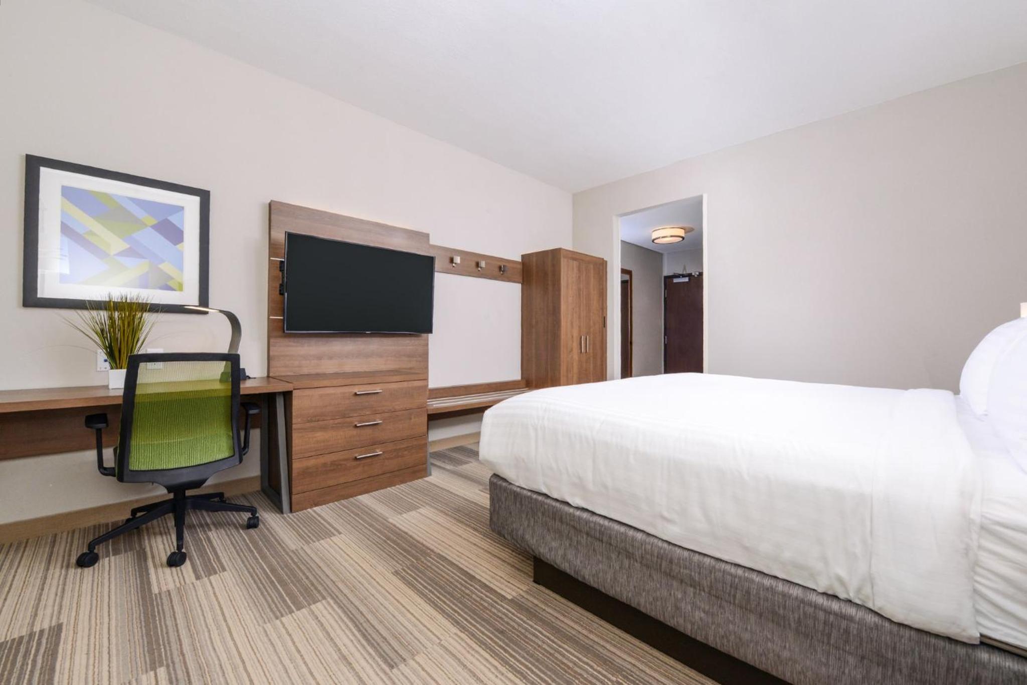 Standard King Room with Mobility Accessible Roll-In Shower