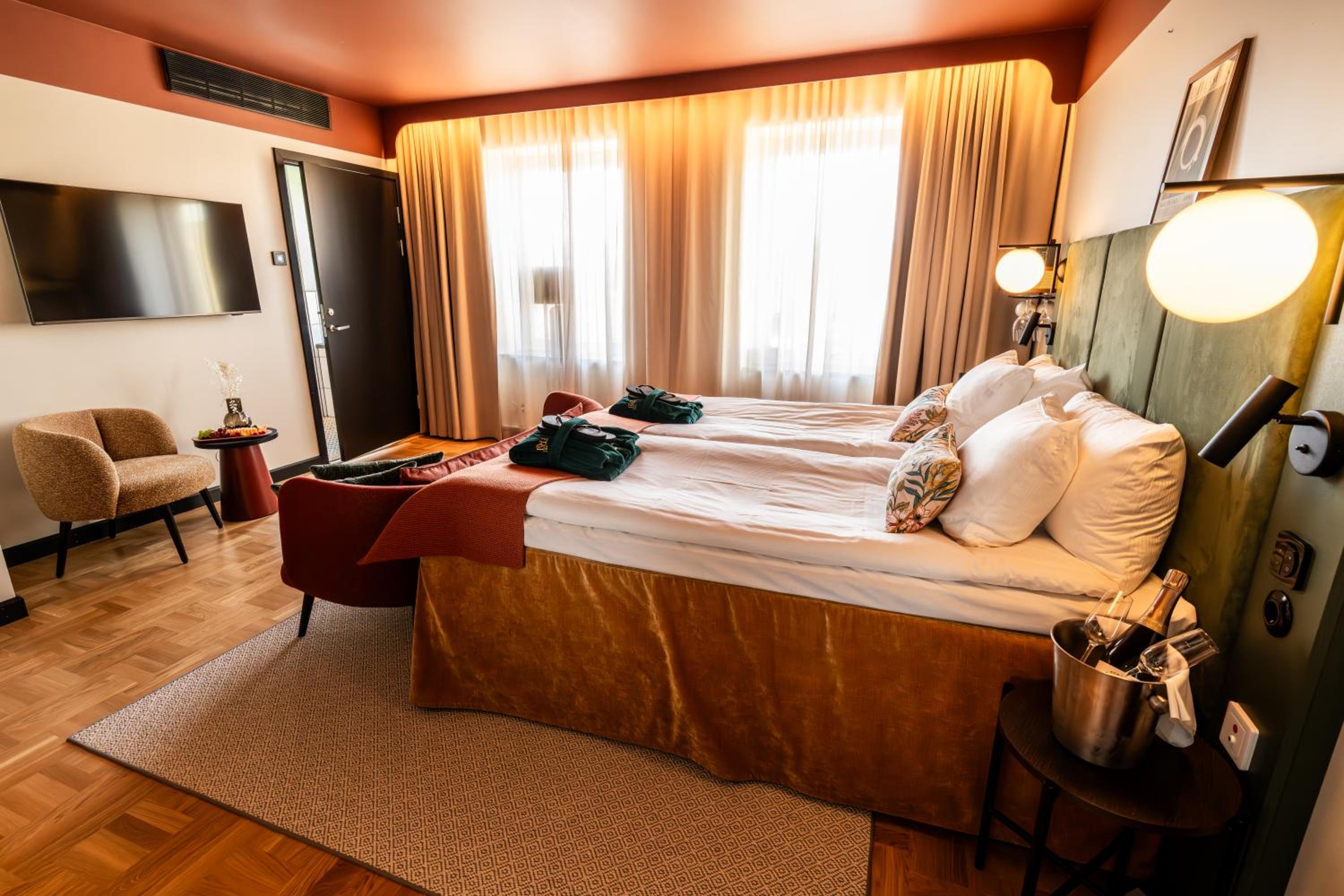 Superior Double Room - Photo 1