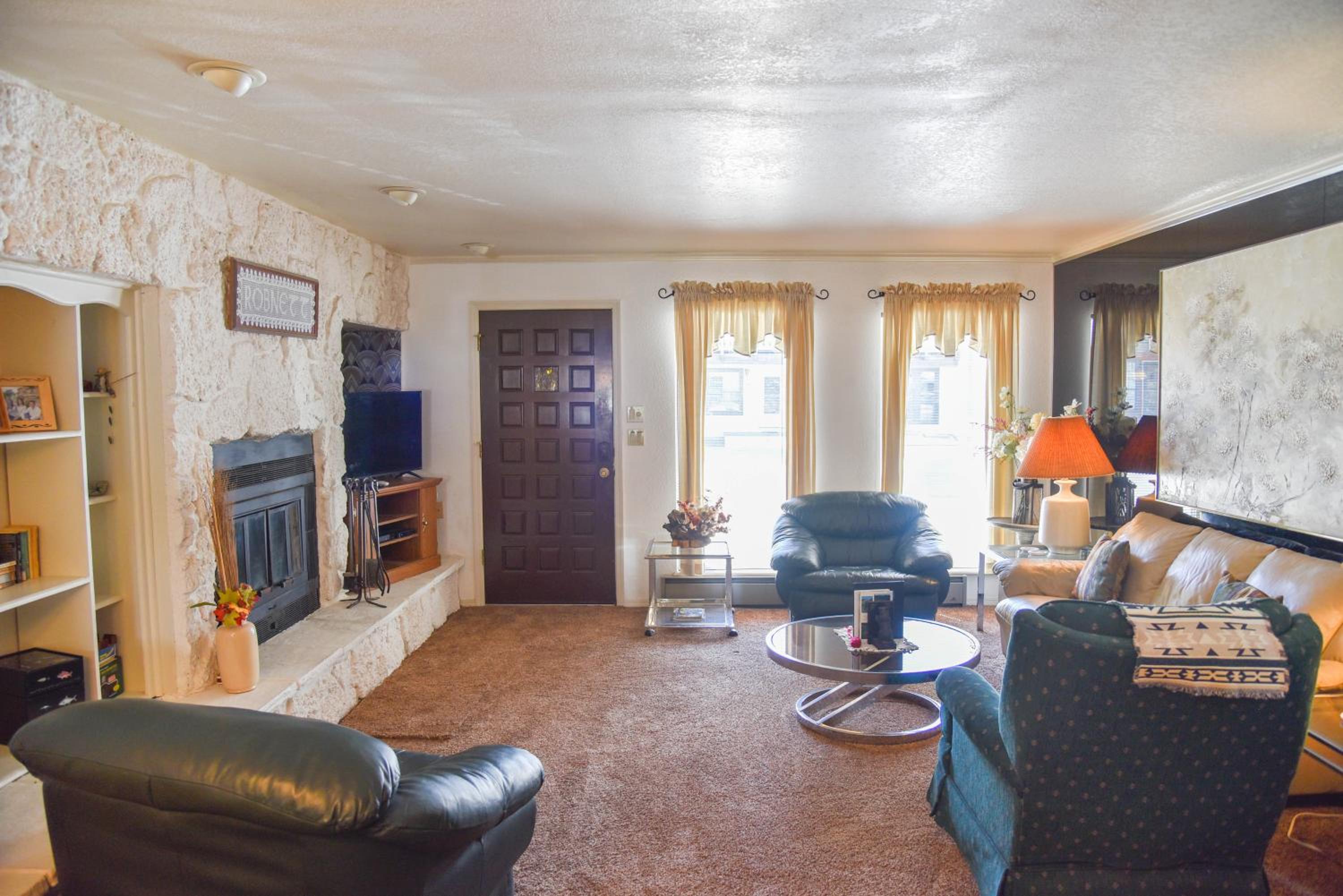 Three-Bedroom Apartment photo 1