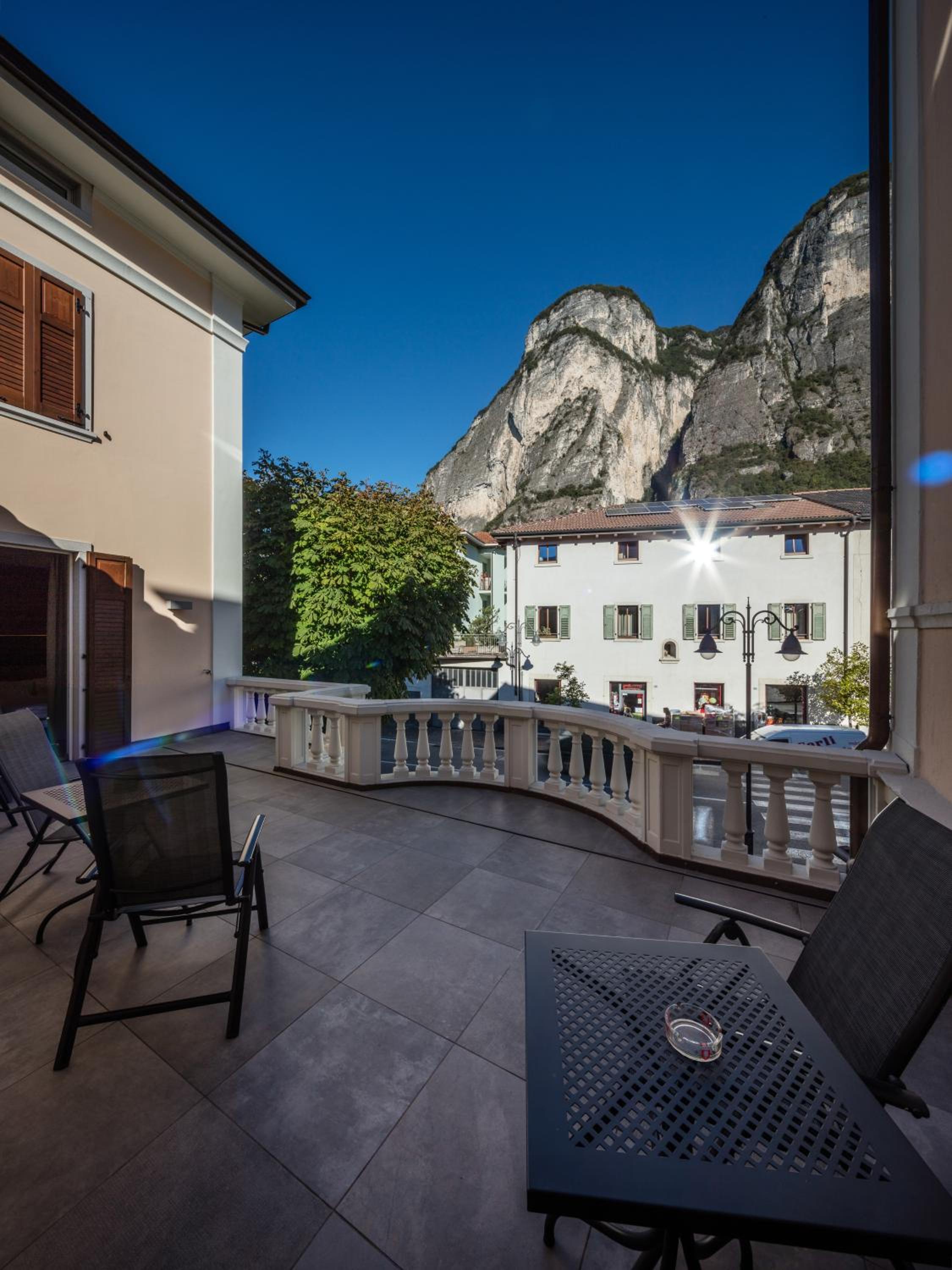 Deluxe Double Room with Terrace - Photo 6