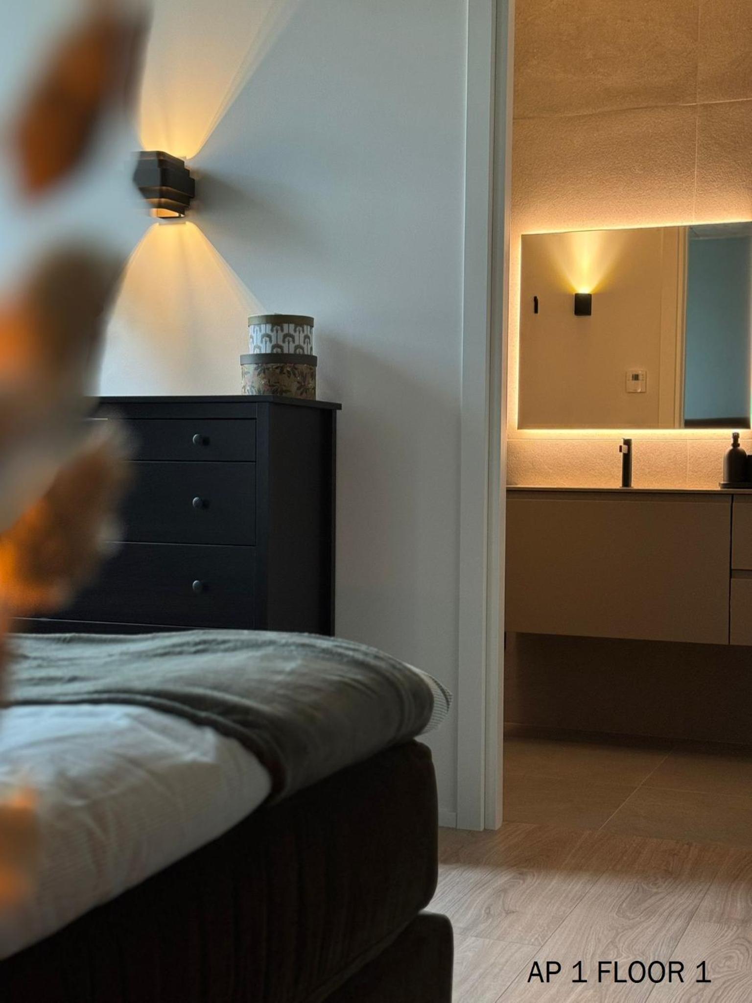 One-Bedroom Apartment with Terrace photo 3