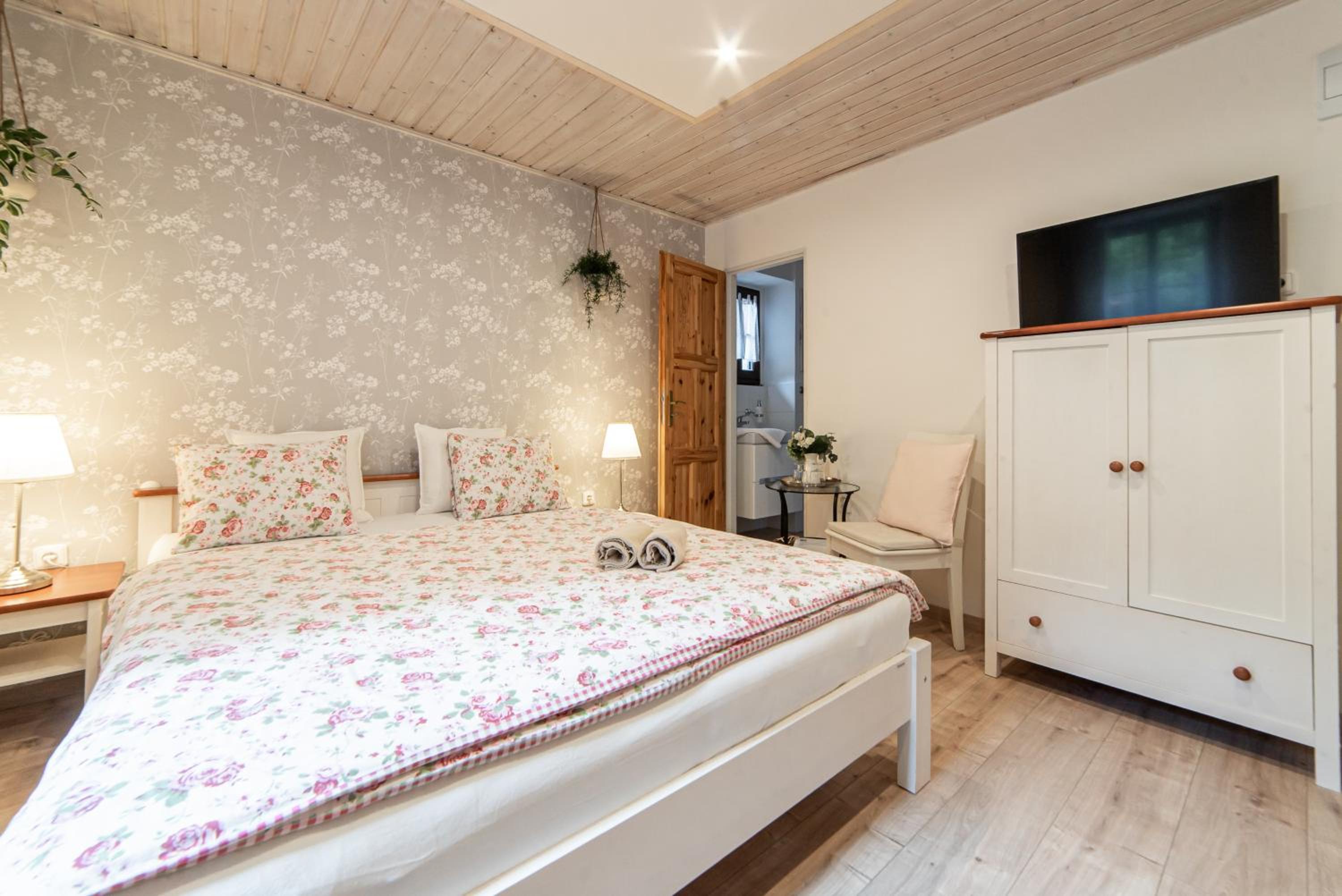 Basic Triple Room photo 3