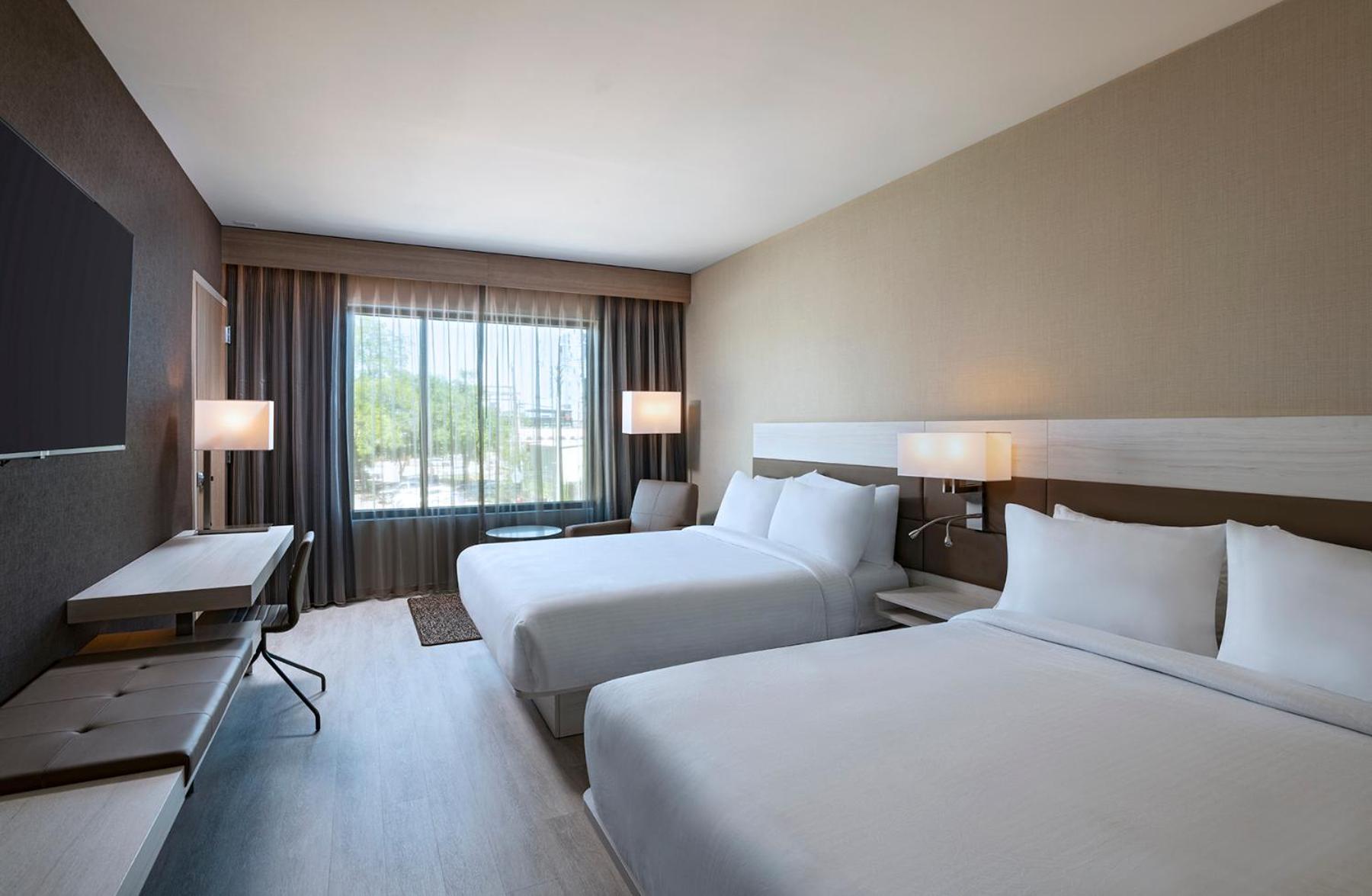 Queen Room with Two Queen Beds and City View photo 2