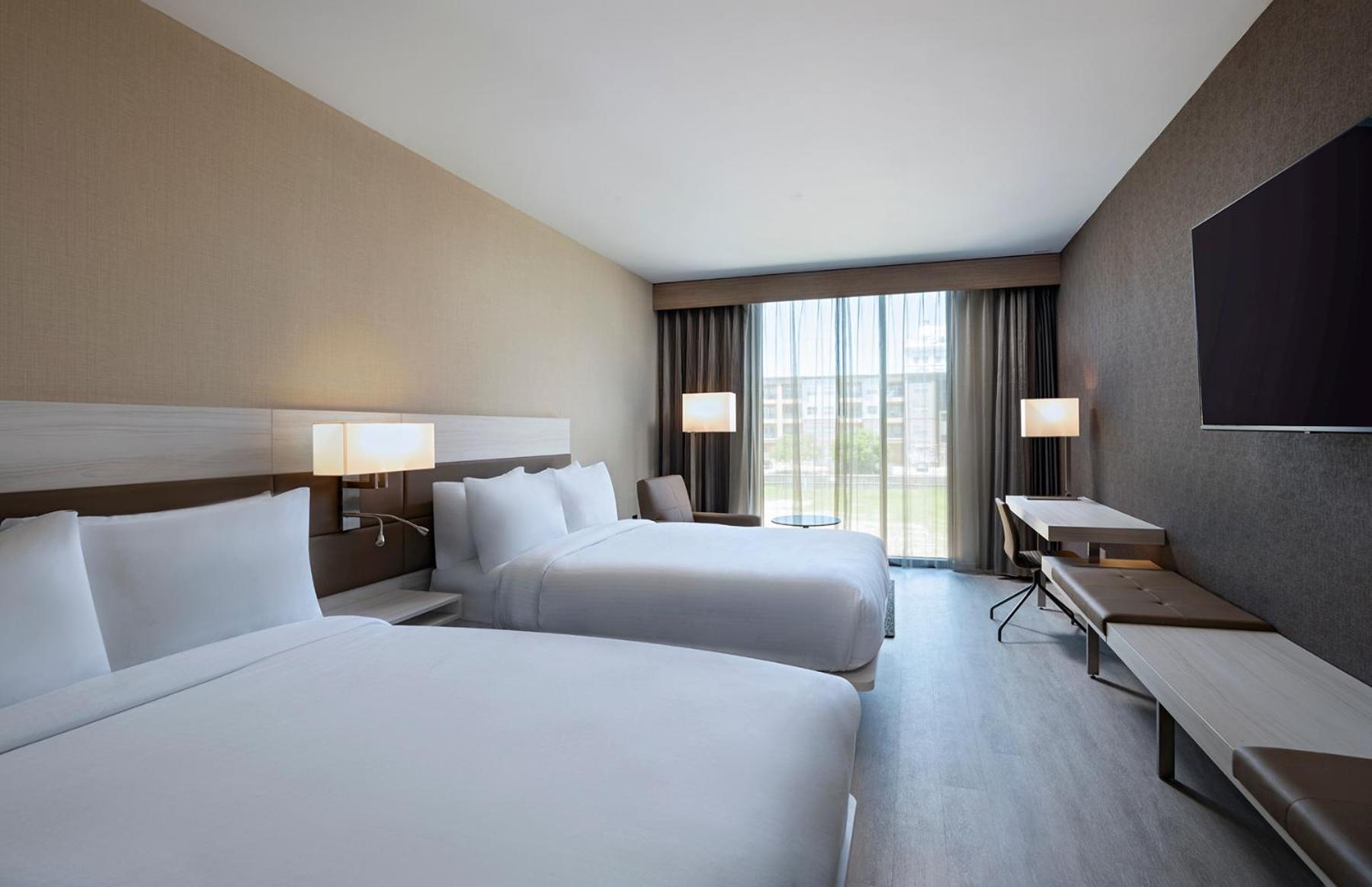 Queen Room with Two Queen Beds and City View photo 3