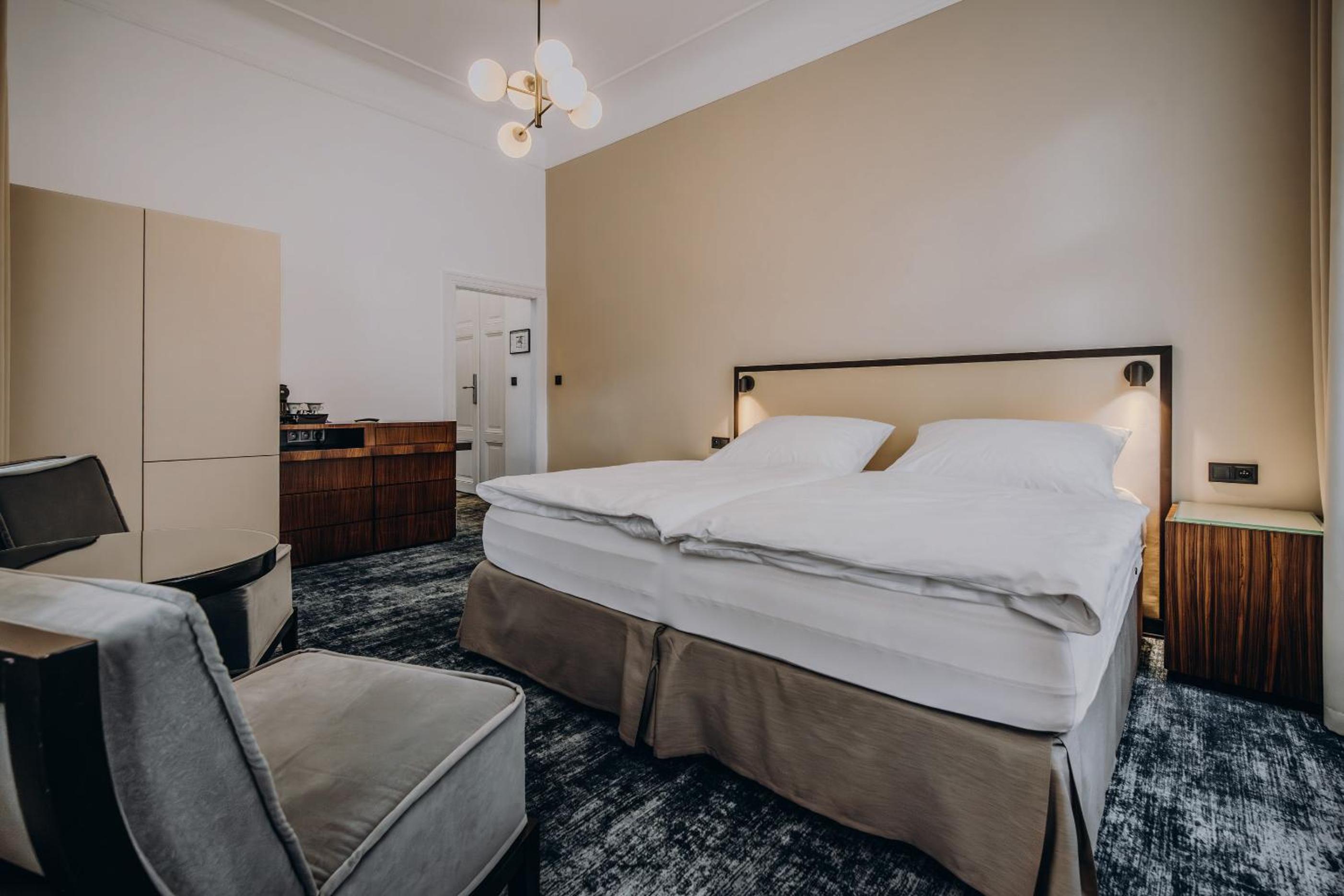 Deluxe Double Room with View - Photo 9