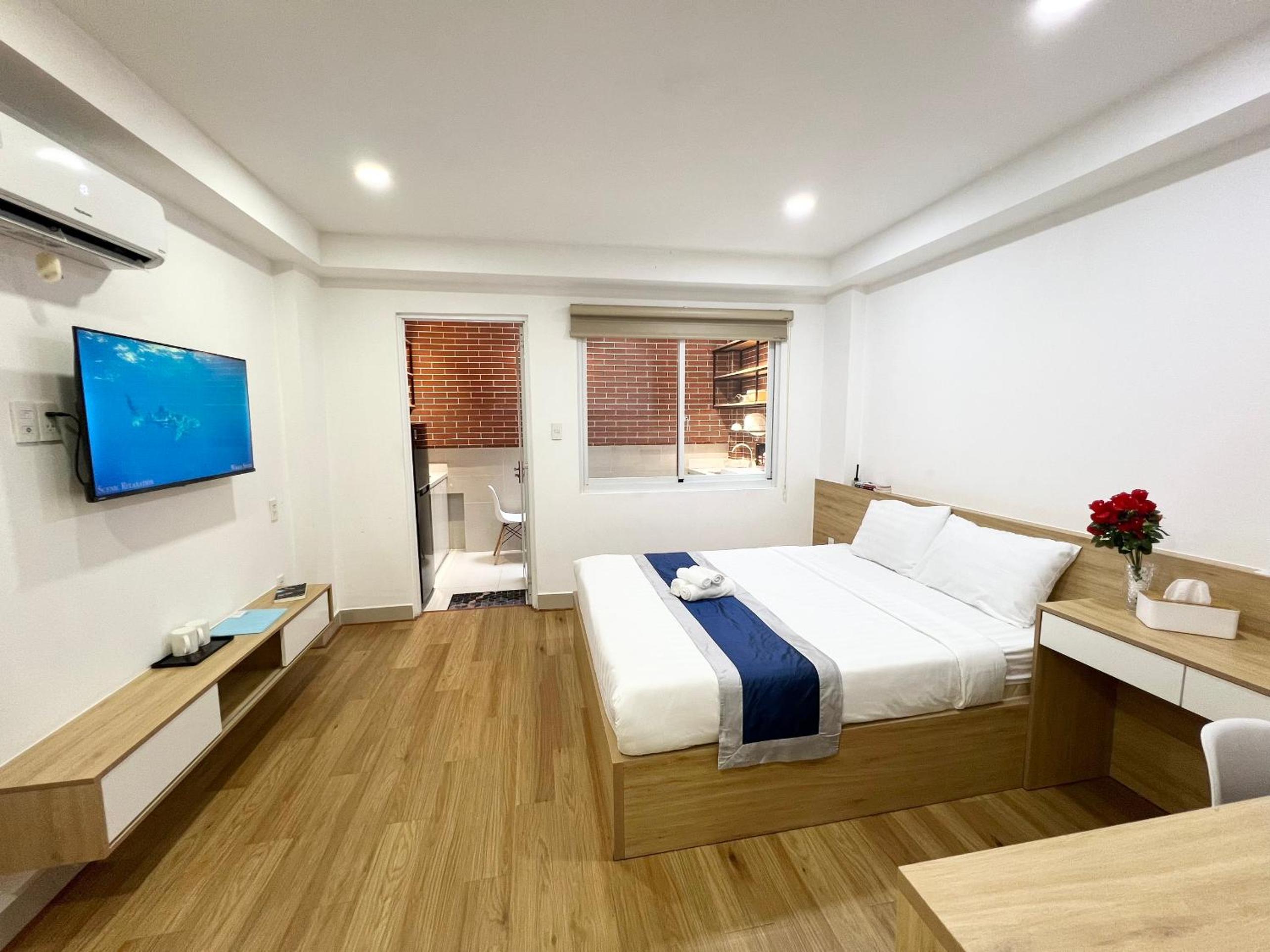 Deluxe One-Bedroom Apartment