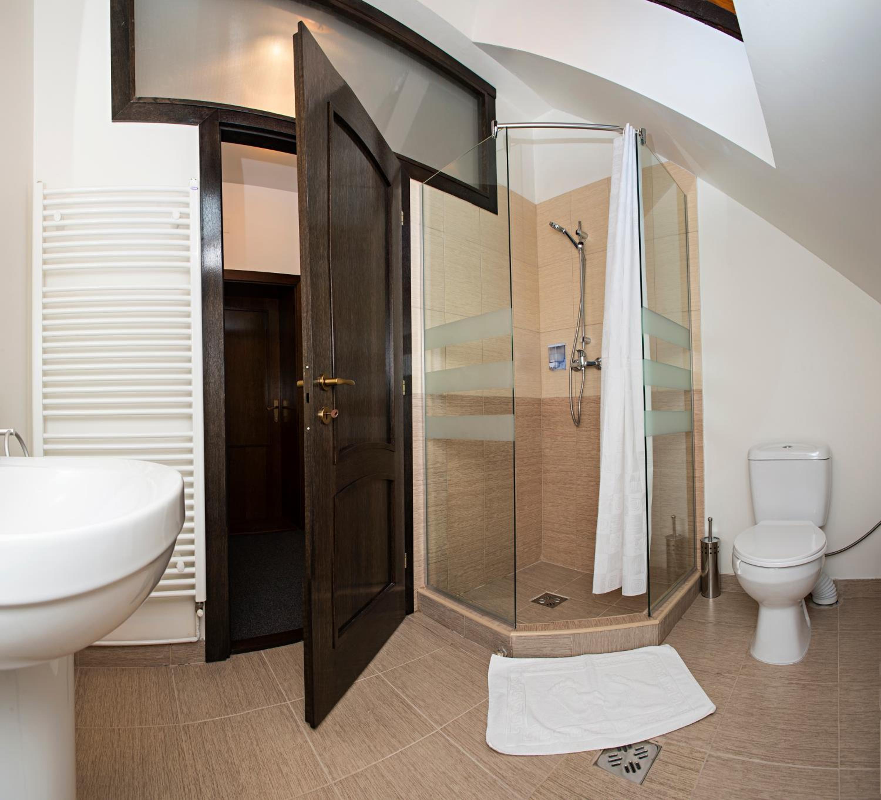 One-Bedroom Suite - Photo 7