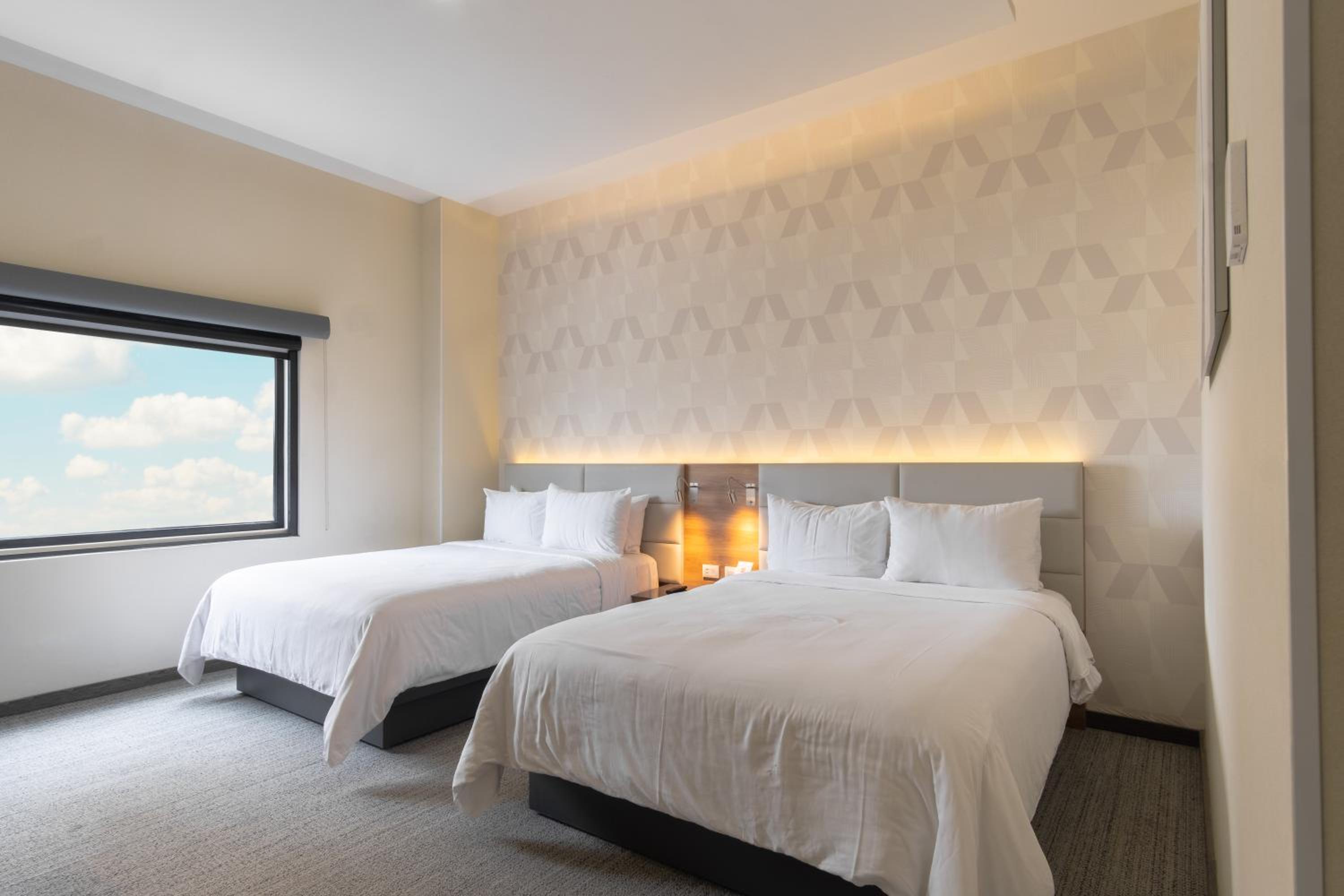 Queen Room With Two Queen Beds - Non-Smoking - Photo 1