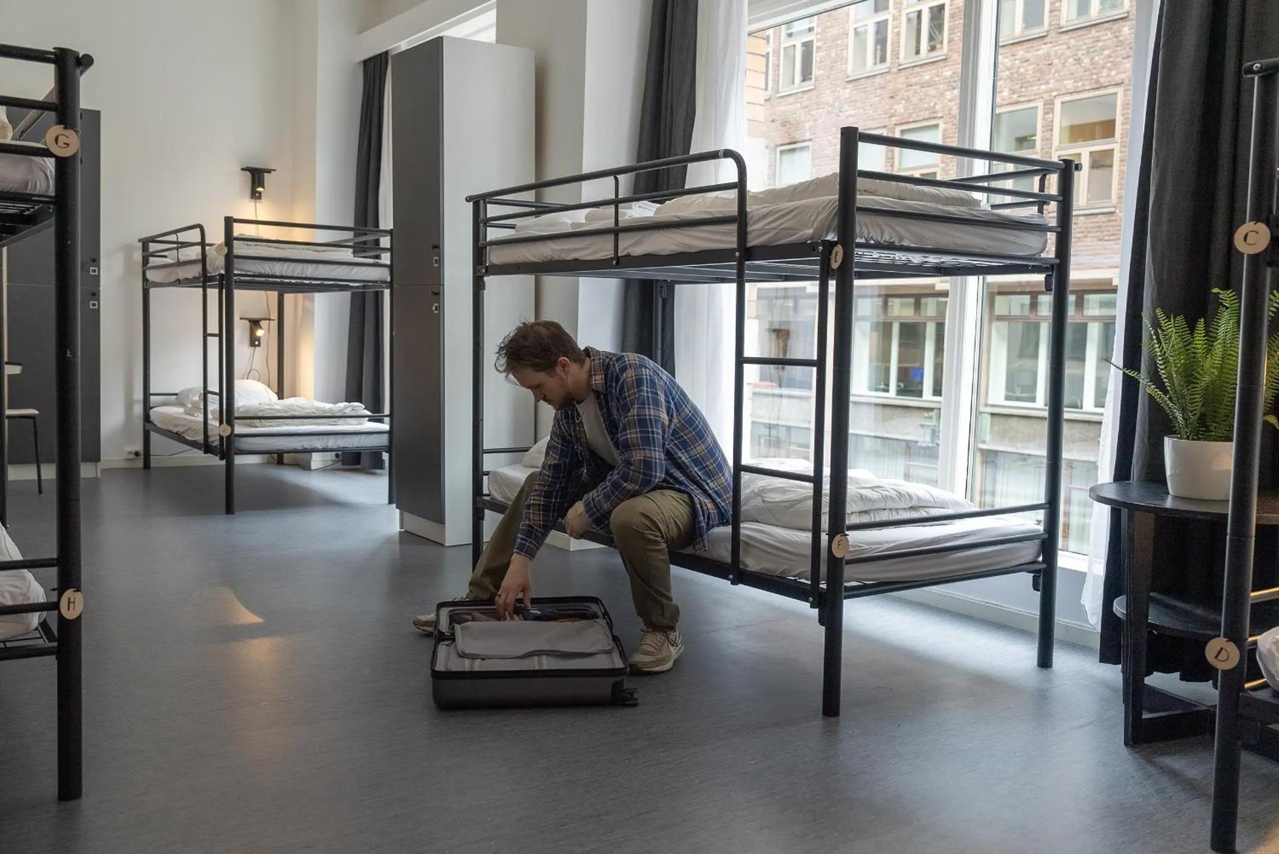 Mixed Dormitory Room thumbnail 6
