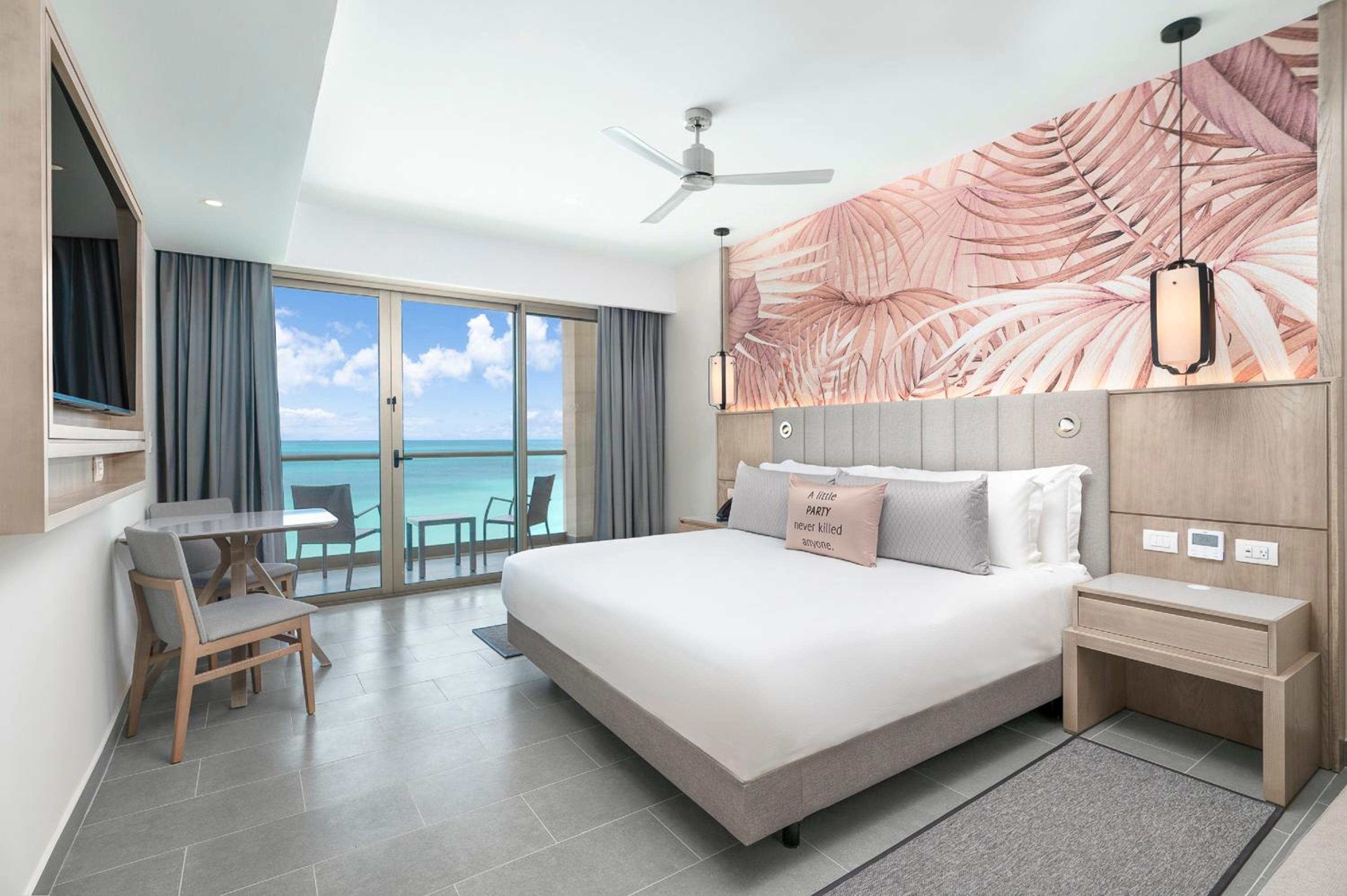 Luxury Presidential Beach front One Bedroom Suite Diamond Club