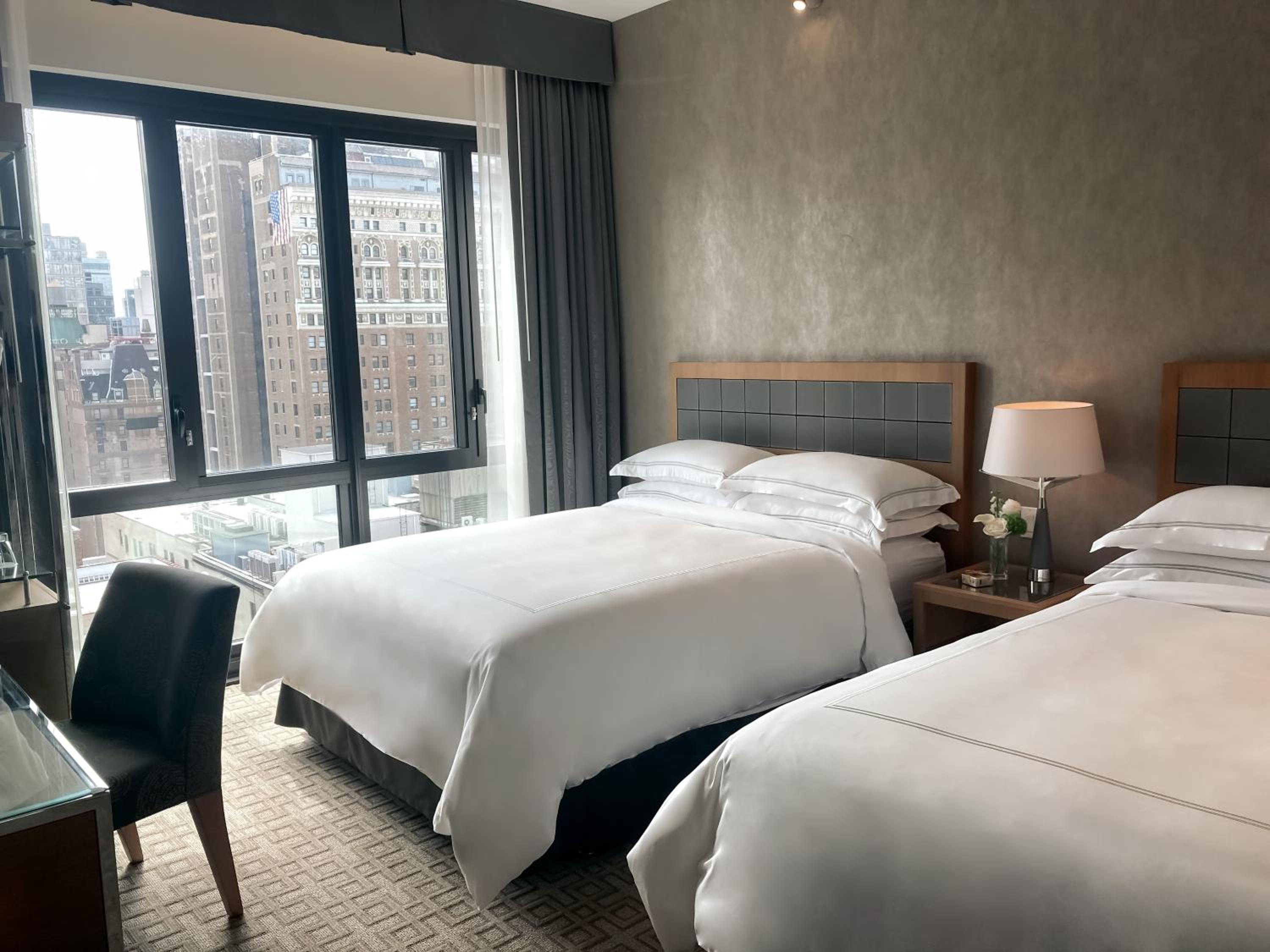 Executive Room with Two Queen Beds photo 1